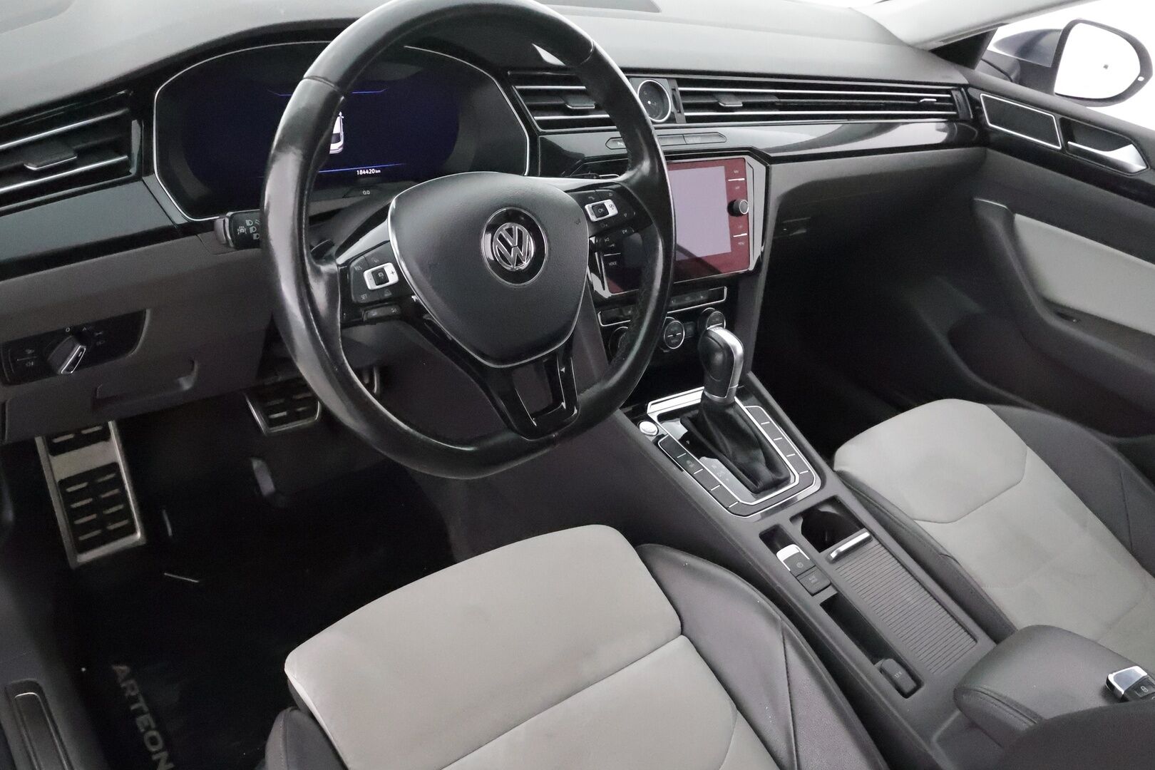 Volkswagen Arteon 2017 Elegance 2,0 TDI 110 kW DSG **Digimittaristo / Webasto / P.kamera / Keyless / Apple&Android / Kaistavahti**