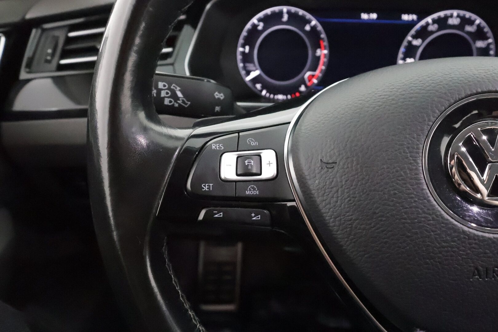 Volkswagen Arteon 2017 Elegance 2,0 TDI 110 kW DSG **Digimittaristo / Webasto / P.kamera / Keyless / Apple&Android / Kaistavahti**