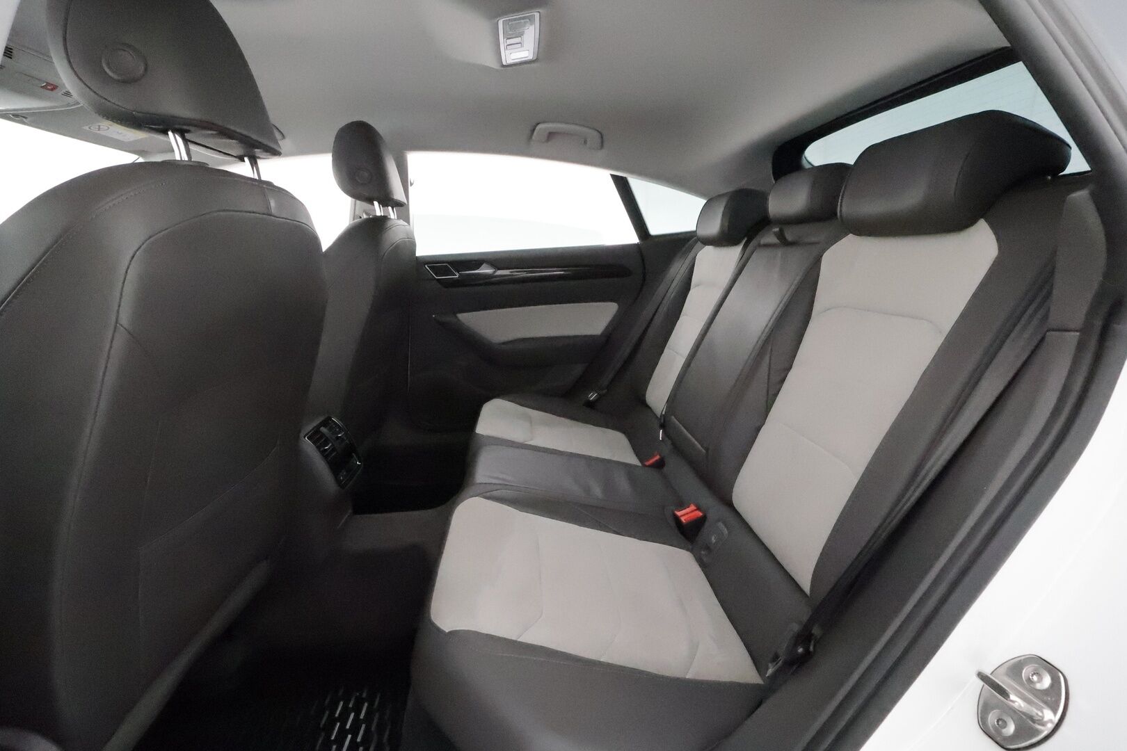 Volkswagen Arteon 2017 Elegance 2,0 TDI 110 kW DSG **Digimittaristo / Webasto / P.kamera / Keyless / Apple&Android / Kaistavahti**