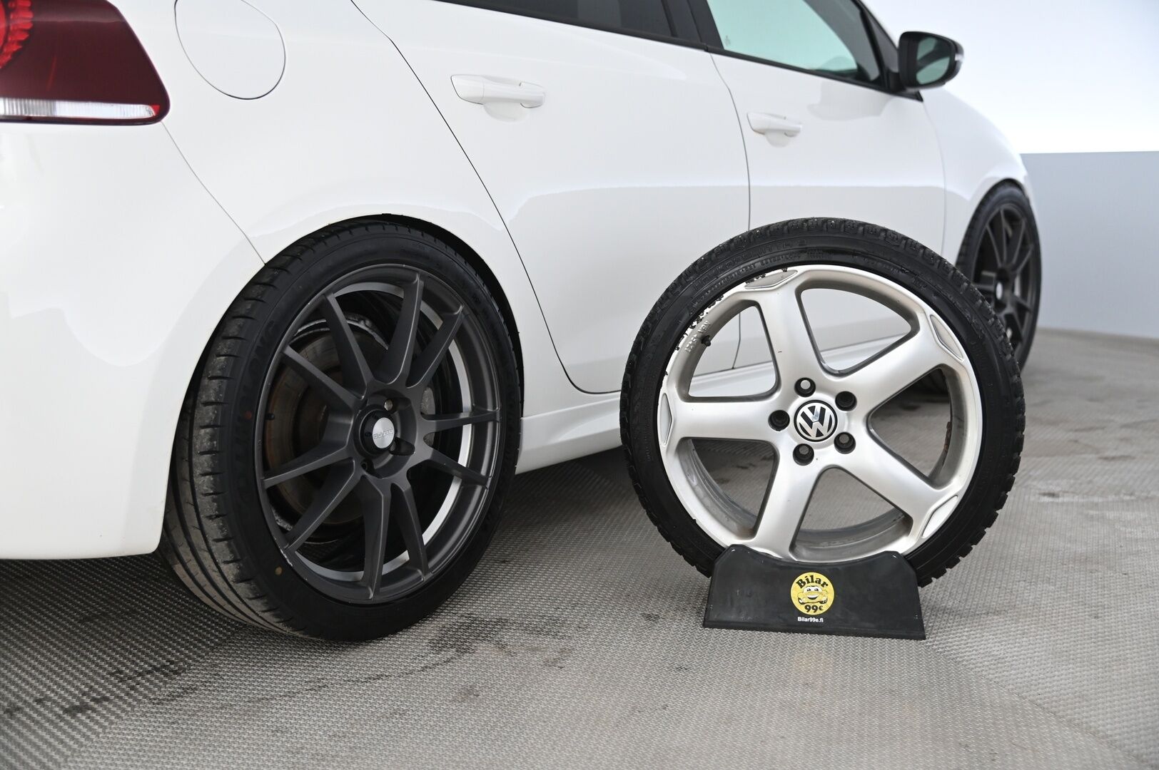Volkswagen Golf 2012 R 2.0 TSI*Manuaali / *Miltek / BC-alusta / Alpine / Appconnect / Vakkari / Lohko* - Juuri leimattu / Näyttävä / Harvinainen Manuaali / 2x renkaat & vanteet