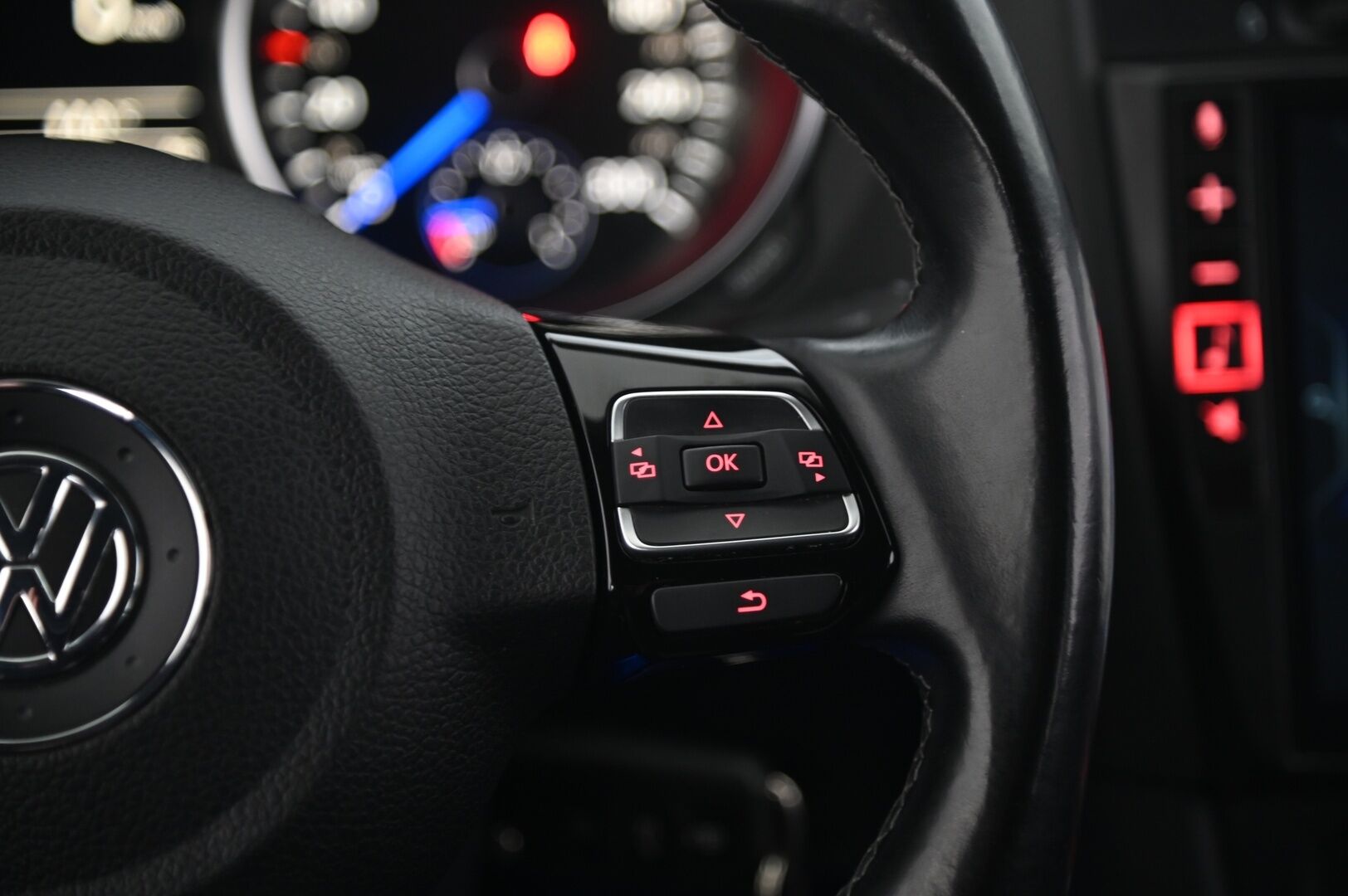 Volkswagen Golf 2012 R 2.0 TSI*Manuaali / *Miltek / BC-alusta / Alpine / Appconnect / Vakkari / Lohko* - Juuri leimattu / Näyttävä / Harvinainen Manuaali / 2x renkaat & vanteet