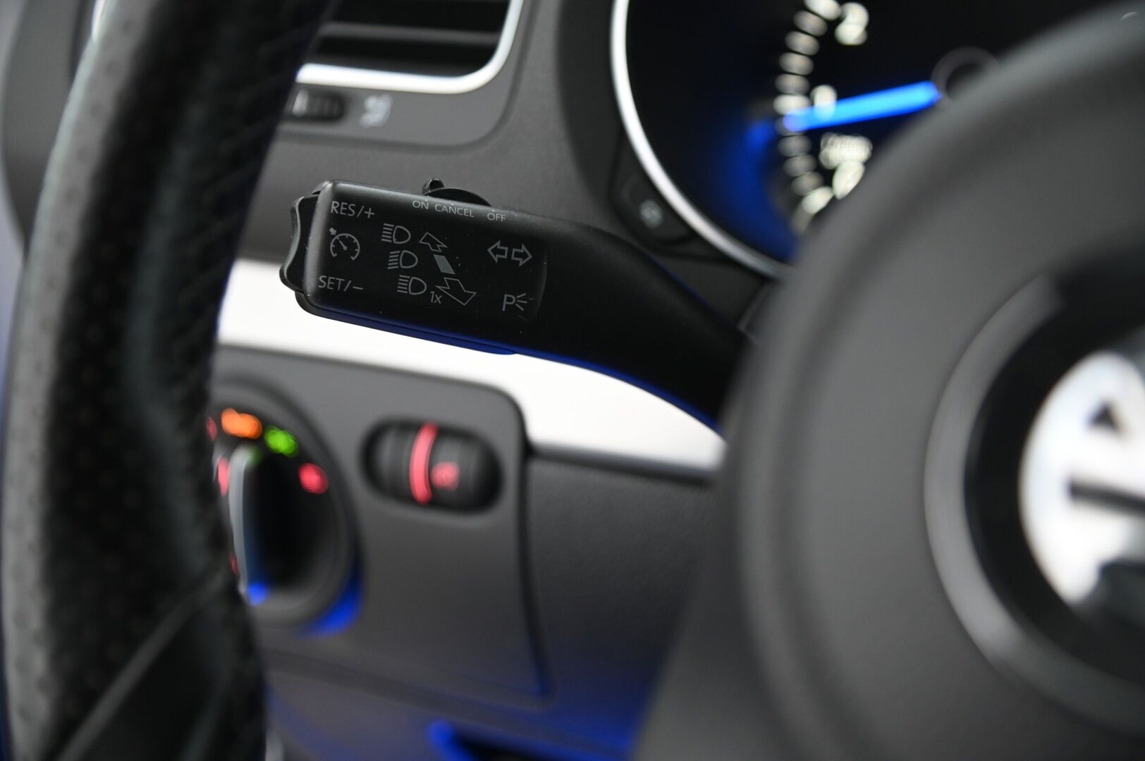 Volkswagen Golf 2012 R 2.0 TSI*Manuaali / *Miltek / BC-alusta / Alpine / Appconnect / Vakkari / Lohko* - Juuri leimattu / Näyttävä / Harvinainen Manuaali / 2x renkaat & vanteet