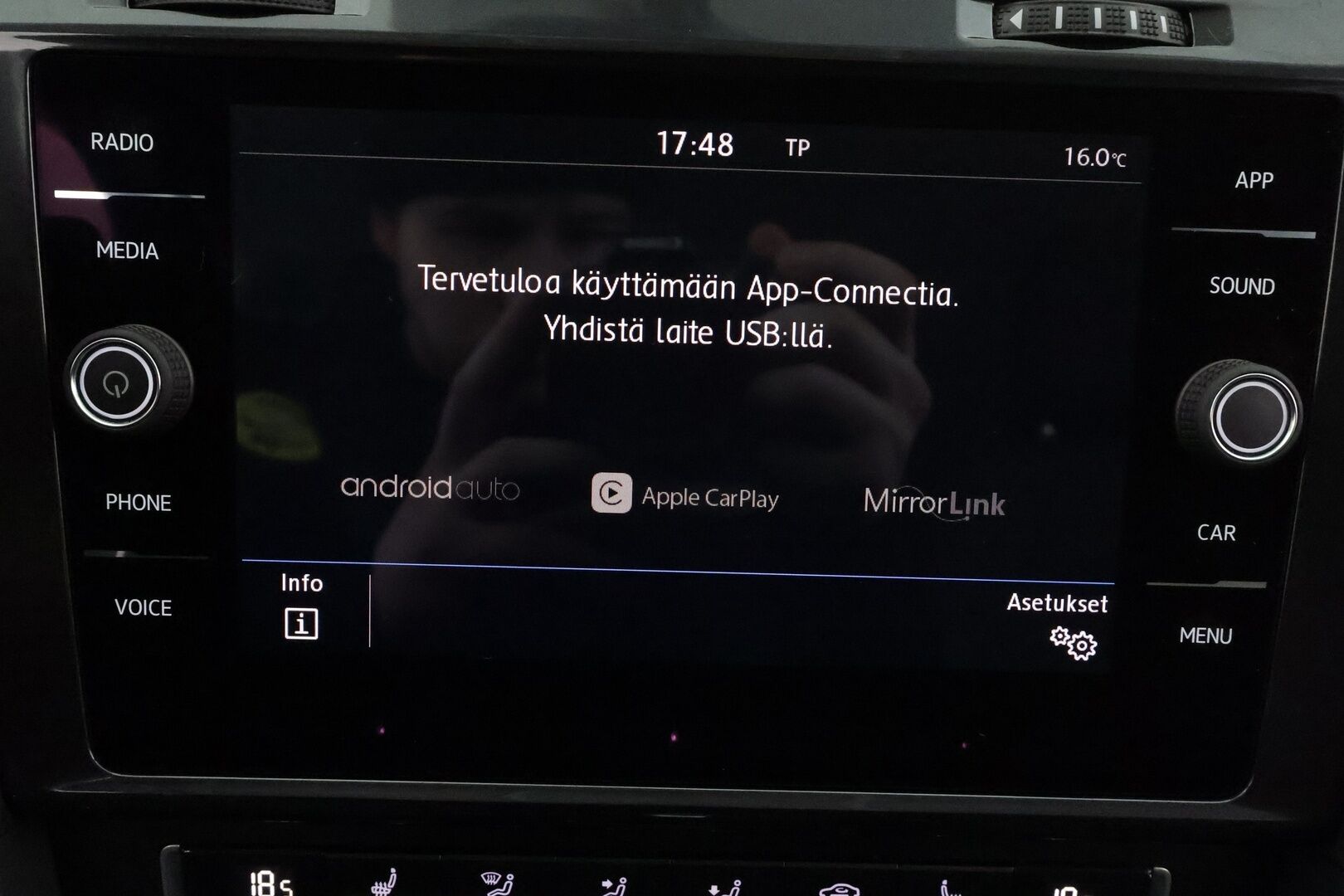 Volkswagen Golf 2018 Variant Comfortline 1,4 TSI  (125 hv) DSG R-Line * ACC / Webasto / P.kamera / App-connect / Autom.ilmastointi * - Kahdet renkaat