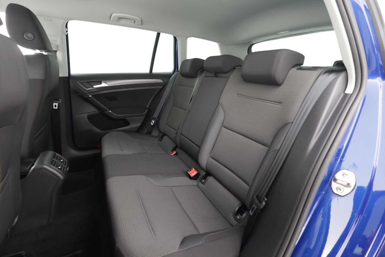 Volkswagen Golf 2018 Variant Comfortline 1,4 TSI  (125 hv) DSG R-Line * ACC / Webasto / P.kamera / App-connect / Autom.ilmastointi * - Kahdet renkaat