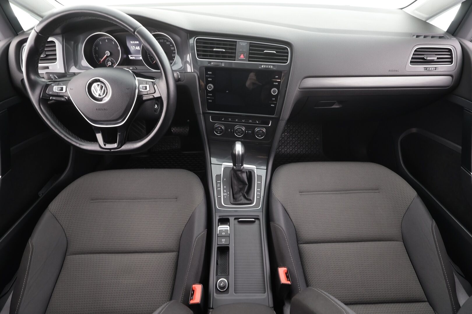 Volkswagen Golf 2018 Variant Comfortline 1,4 TSI  (125 hv) DSG R-Line * ACC / Webasto / P.kamera / App-connect / Autom.ilmastointi * - Kahdet renkaat