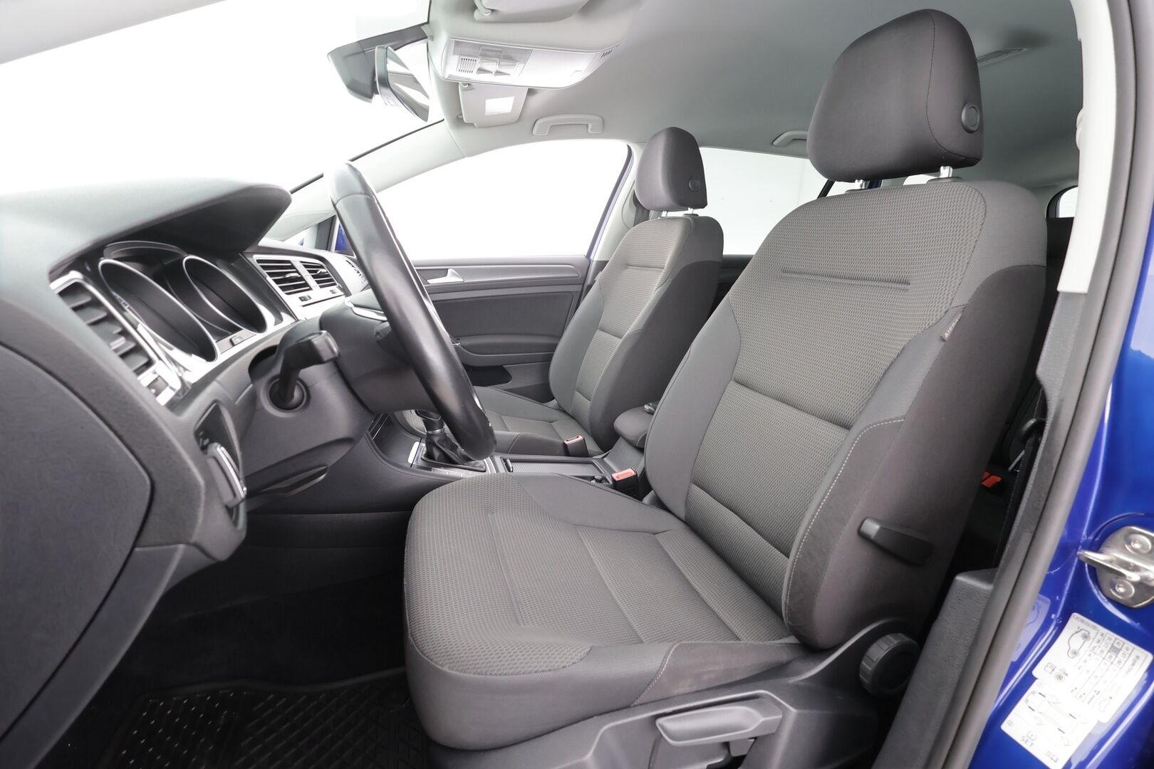 Volkswagen Golf 2018 Variant Comfortline 1,4 TSI  (125 hv) DSG R-Line * ACC / Webasto / P.kamera / App-connect / Autom.ilmastointi * - Kahdet renkaat