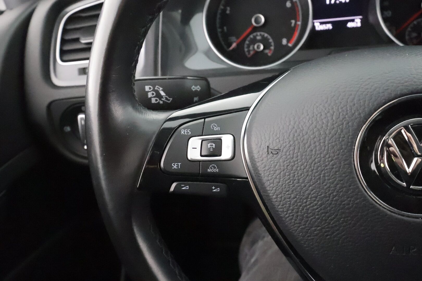 Volkswagen Golf 2018 Variant Comfortline 1,4 TSI  (125 hv) DSG R-Line * ACC / Webasto / P.kamera / App-connect / Autom.ilmastointi * - Kahdet renkaat