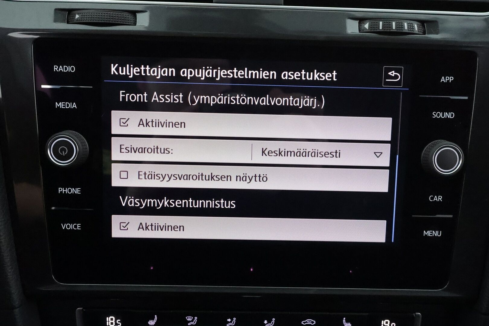 Volkswagen Golf 2018 Variant Comfortline 1,4 TSI  (125 hv) DSG R-Line * ACC / Webasto / P.kamera / App-connect / Autom.ilmastointi * - Kahdet renkaat