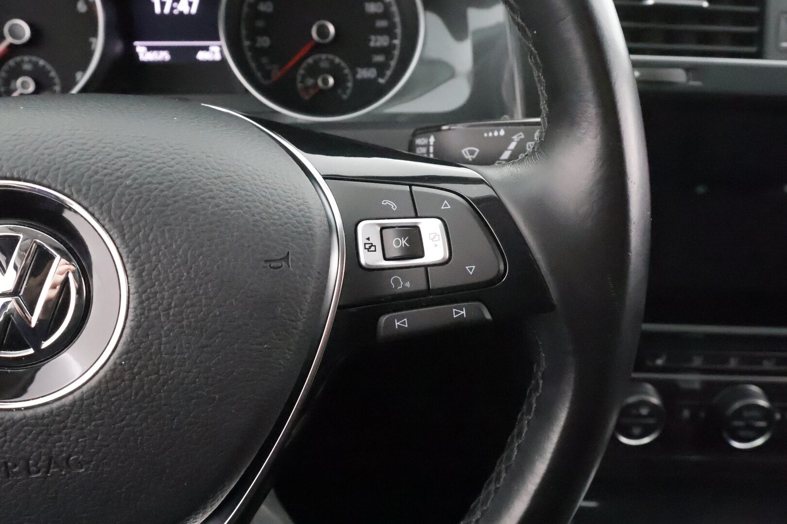 Volkswagen Golf 2018 Variant Comfortline 1,4 TSI  (125 hv) DSG R-Line * ACC / Webasto / P.kamera / App-connect / Autom.ilmastointi * - Kahdet renkaat