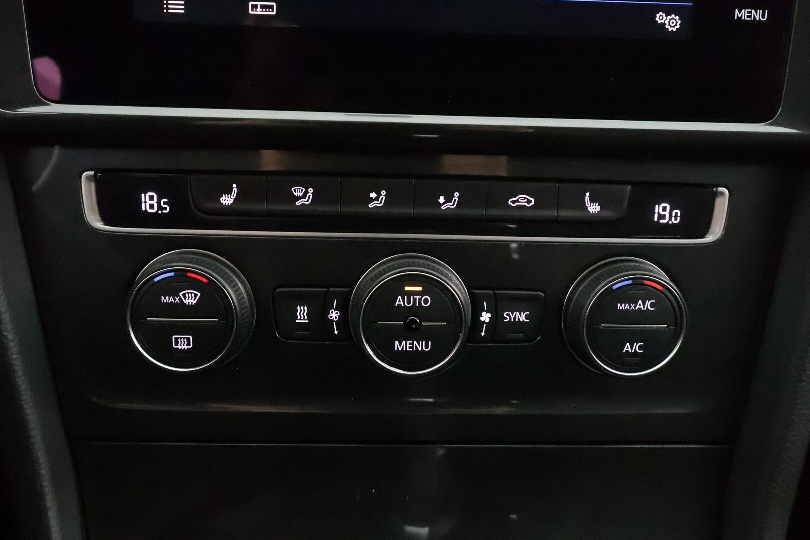 Volkswagen Golf 2018 Variant Comfortline 1,4 TSI  (125 hv) DSG R-Line * ACC / Webasto / P.kamera / App-connect / Autom.ilmastointi * - Kahdet renkaat