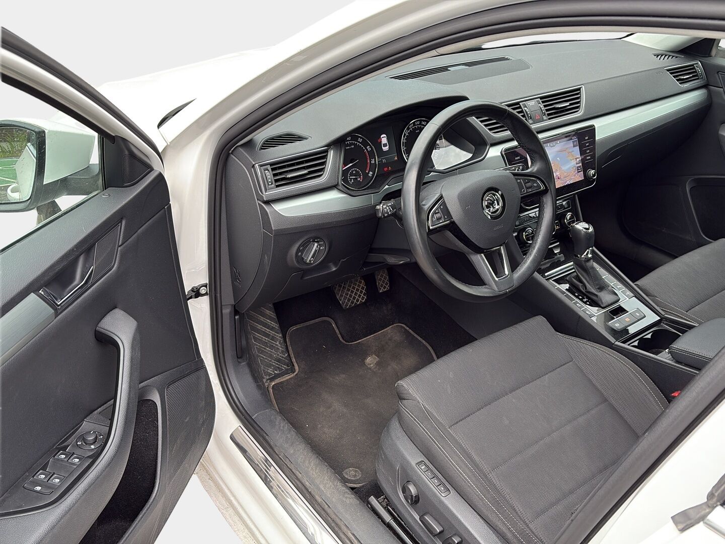 Skoda Superb 2017 1,4 TSI ACT Edition DSG Autom. - Suomiauto | Webasto | Peruutuskamera | Muistipenkki | Lämm.tuulilasi | BLIS | Ratinlämmitin | Sähköluukku