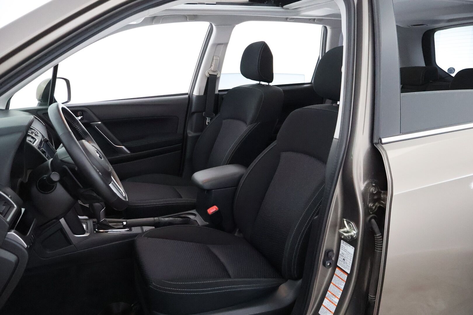 Subaru Forester 2017 2,0i XS Eyesight CVT - Suomiauto / Adapt.Vakkari / Panorama / Vetokoukku / Peruutuskamera / Lohko & Sisäpistoke / Huippusiisti ja varusteltu!