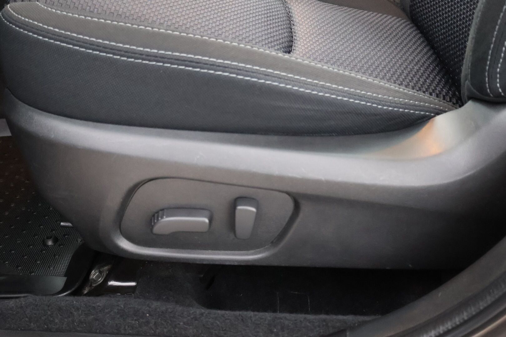 Subaru Forester 2017 2,0i XS Eyesight CVT - Suomiauto / Adapt.Vakkari / Panorama / Vetokoukku / Peruutuskamera / Lohko & Sisäpistoke / Huippusiisti ja varusteltu!