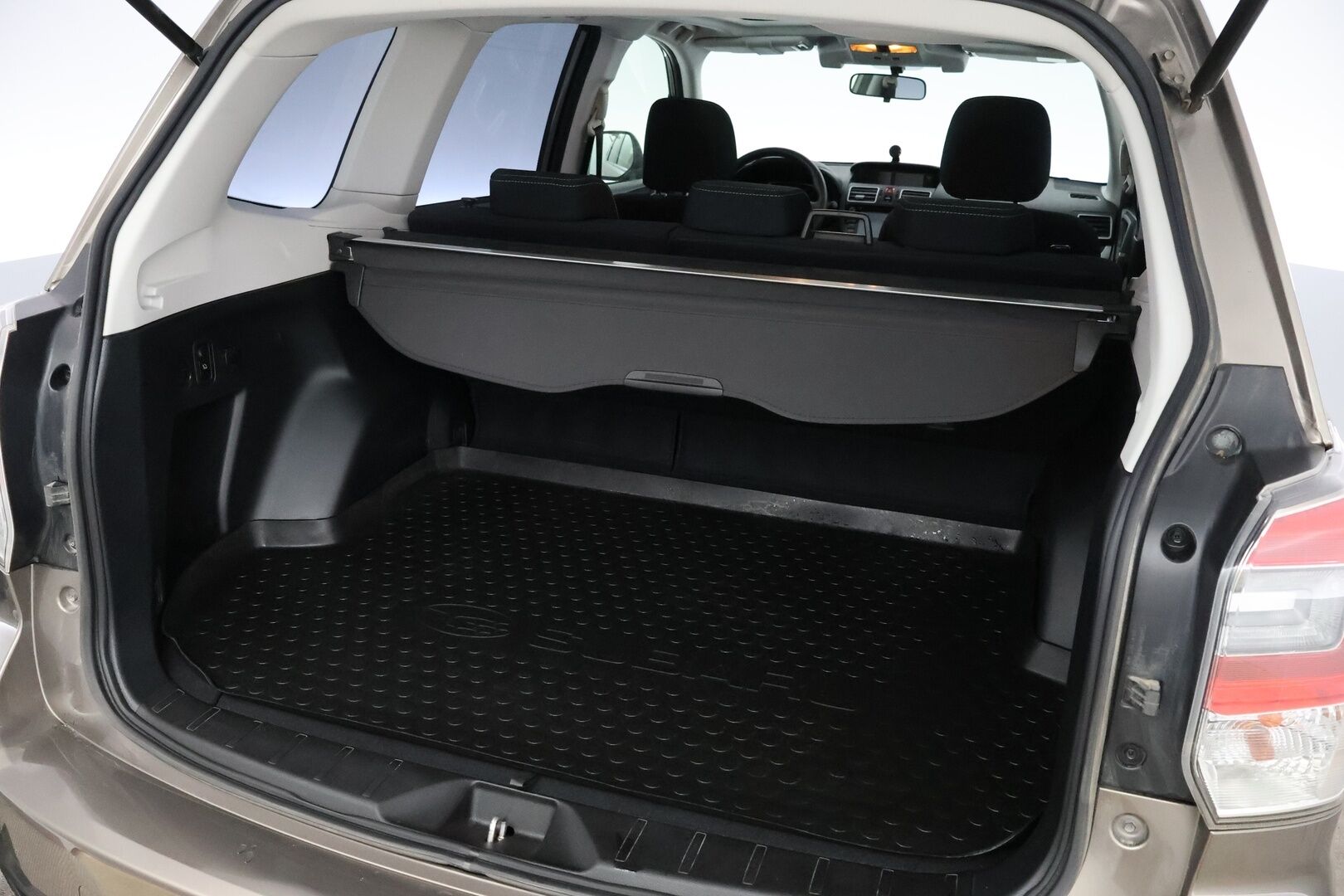 Subaru Forester 2017 2,0i XS Eyesight CVT - Suomiauto / Adapt.Vakkari / Panorama / Vetokoukku / Peruutuskamera / Lohko & Sisäpistoke / Huippusiisti ja varusteltu!