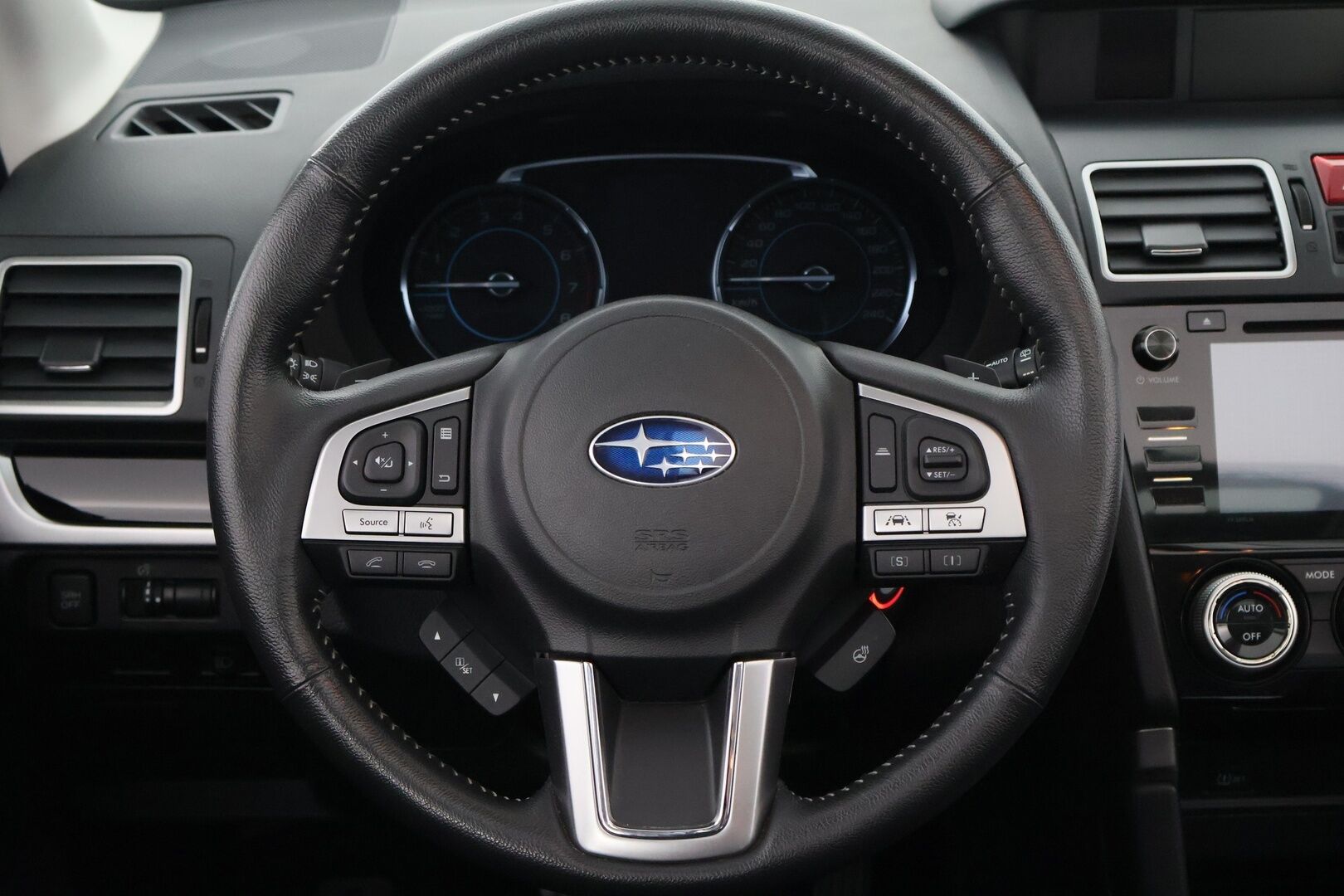 Subaru Forester 2017 2,0i XS Eyesight CVT - Suomiauto / Adapt.Vakkari / Panorama / Vetokoukku / Peruutuskamera / Lohko & Sisäpistoke / Huippusiisti ja varusteltu!