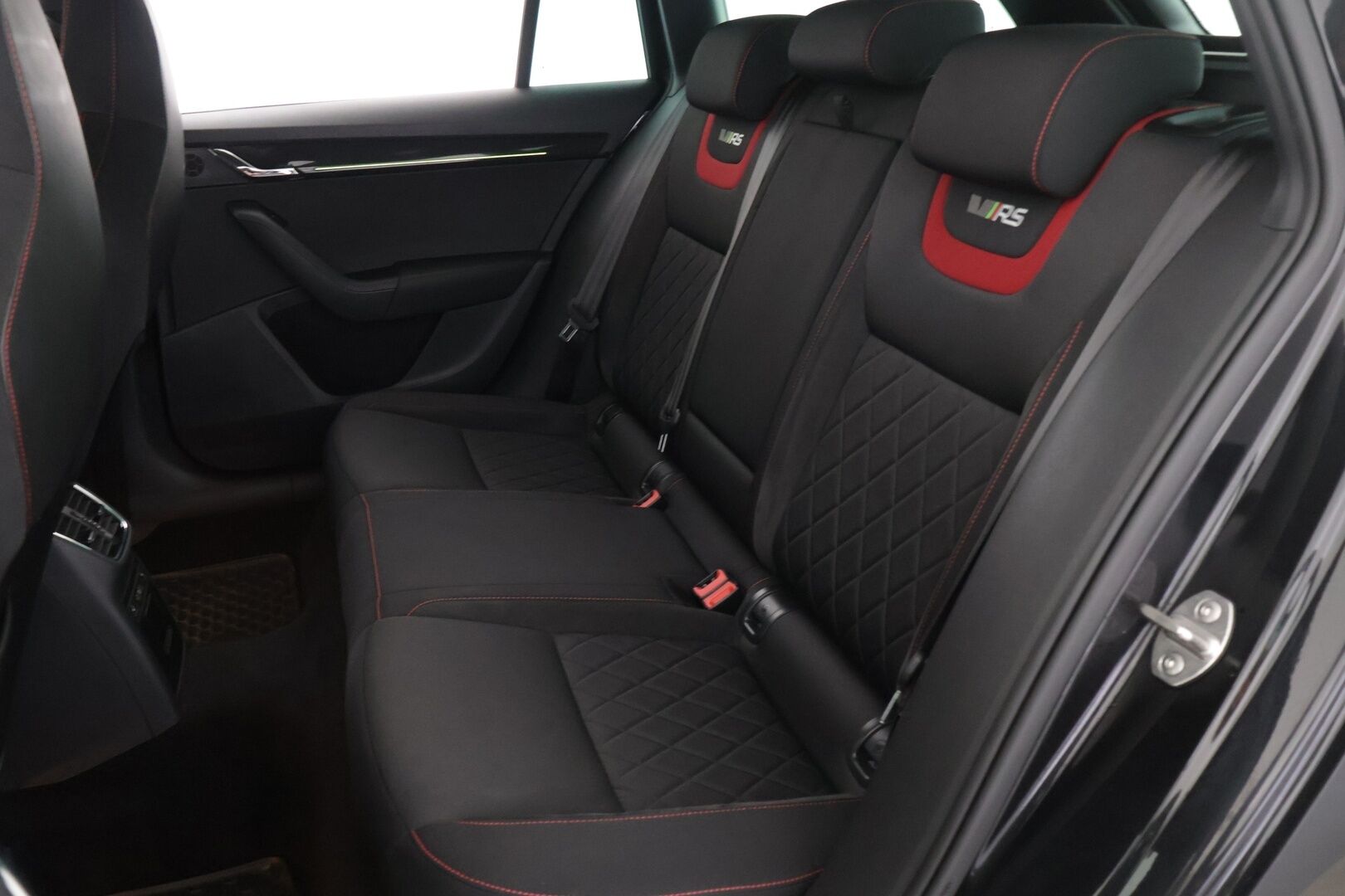 Skoda Octavia 2018 Combi 2,0 TDI 184 RS DSG Autom *Adapt. Vakkari / BLIS / Koukku / Webasto / P. Kamera / Hihna vaihdettu 2024* - *Suomi Auto / 2x hyvät renkaat / Hyvä huoltohistoria*