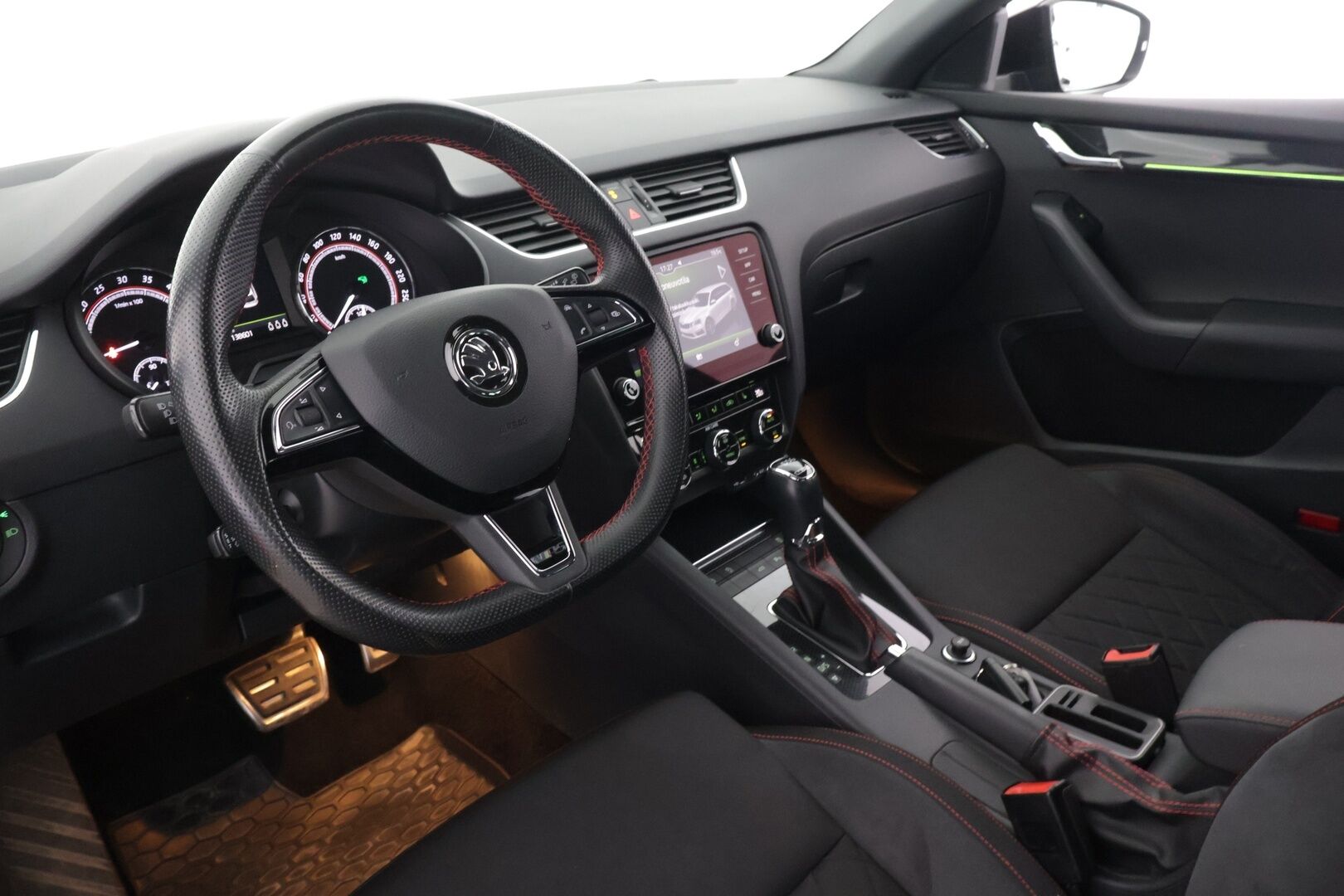 Skoda Octavia 2018 Combi 2,0 TDI 184 RS DSG Autom *Adapt. Vakkari / BLIS / Koukku / Webasto / P. Kamera / Hihna vaihdettu 2024* - *Suomi Auto / 2x hyvät renkaat / Hyvä huoltohistoria*
