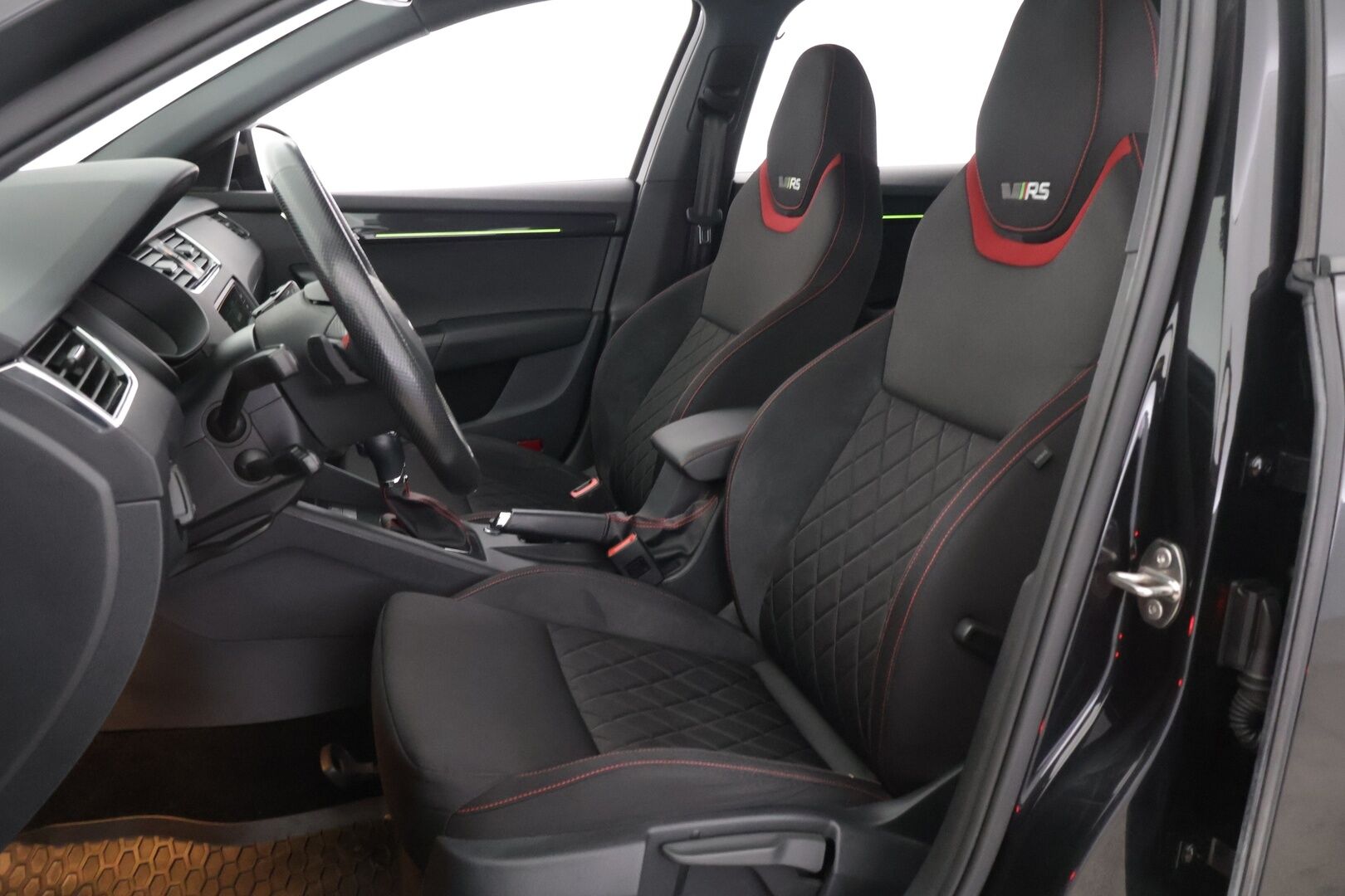 Skoda Octavia 2018 Combi 2,0 TDI 184 RS DSG Autom *Adapt. Vakkari / BLIS / Koukku / Webasto / P. Kamera / Hihna vaihdettu 2024* - *Suomi Auto / 2x hyvät renkaat / Hyvä huoltohistoria*