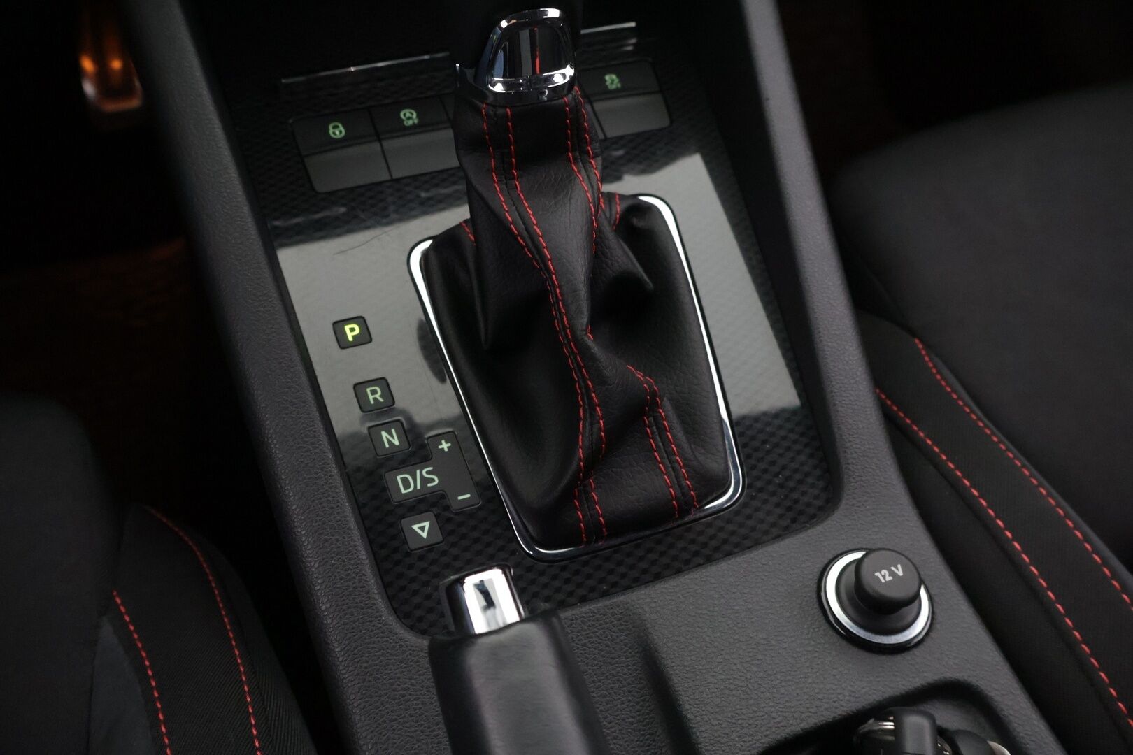 Skoda Octavia 2018 Combi 2,0 TDI 184 RS DSG Autom *Adapt. Vakkari / BLIS / Koukku / Webasto / P. Kamera / Hihna vaihdettu 2024* - *Suomi Auto / 2x hyvät renkaat / Hyvä huoltohistoria*