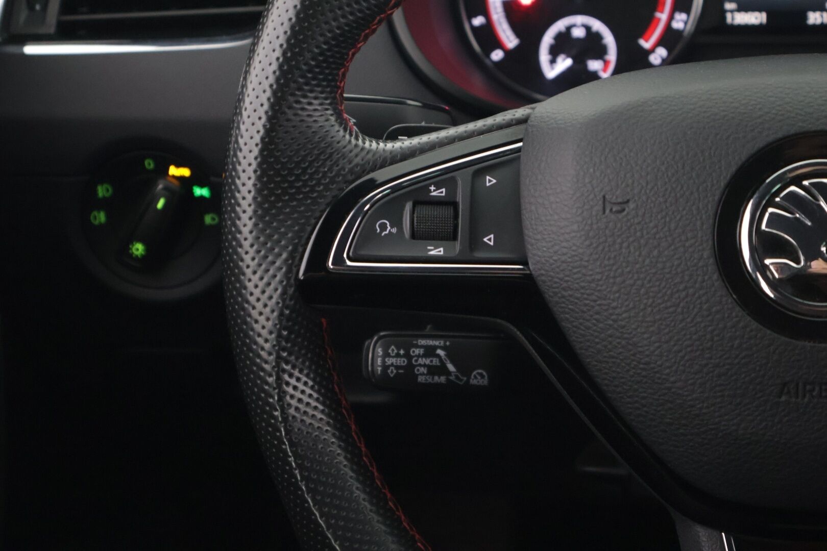 Skoda Octavia 2018 Combi 2,0 TDI 184 RS DSG Autom *Adapt. Vakkari / BLIS / Koukku / Webasto / P. Kamera / Hihna vaihdettu 2024* - *Suomi Auto / 2x hyvät renkaat / Hyvä huoltohistoria*