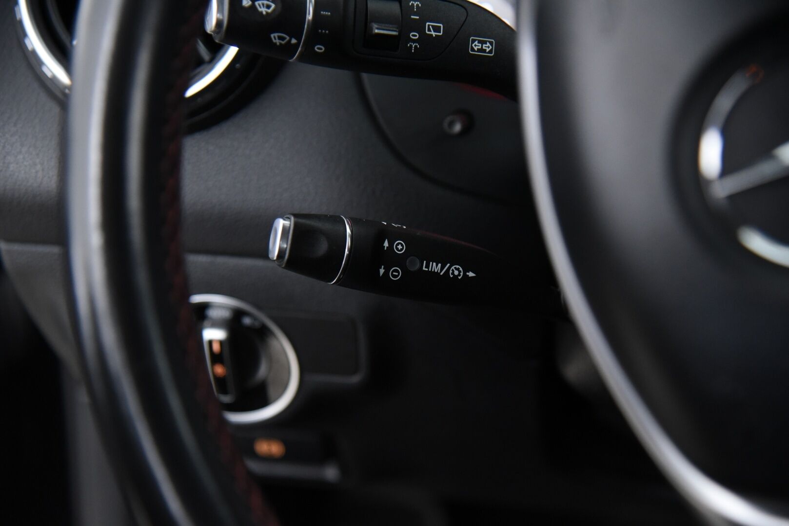 Mercedes-Benz GLA 2015 220 d 4Matic A Premium Business AMG / Webasto / ILS Xenon / Vakkari / Sähk. takaluukku / - AMG sisä- ja ulkopaketilla / Offroad paketti / Hyvällä huoltohistorialla! 