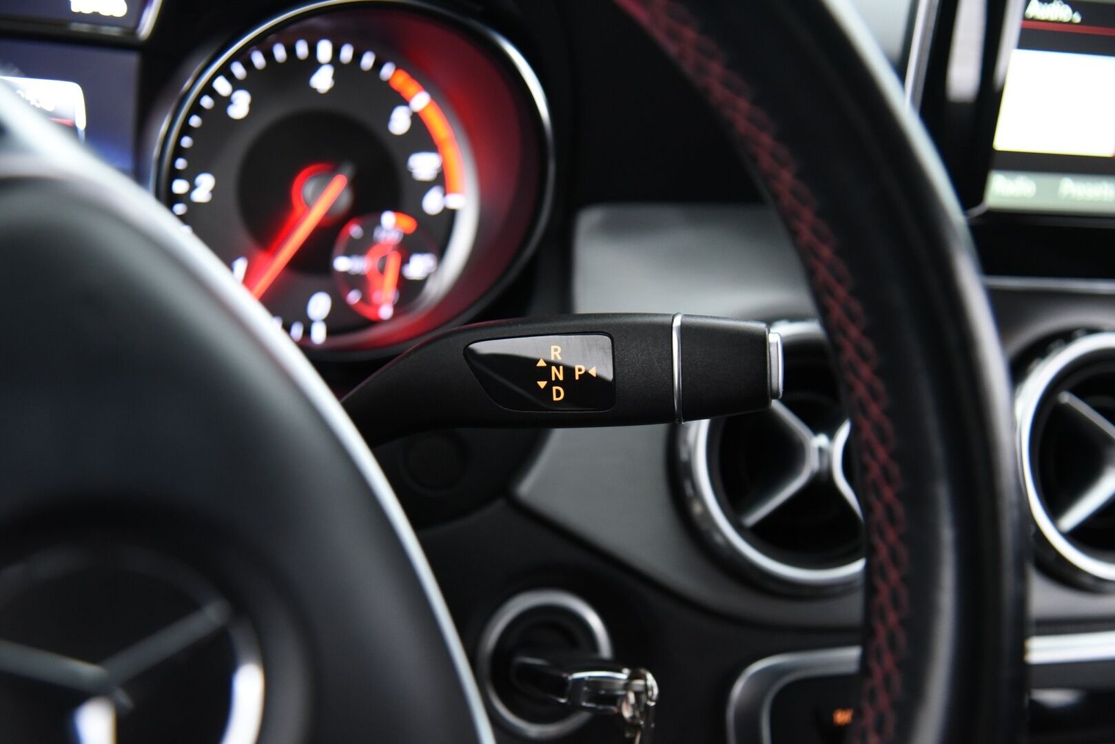 Mercedes-Benz GLA 2015 220 d 4Matic A Premium Business AMG * Webasto / ILS Xenon / Vakkari / Sähk. takaluukku * - AMG sisä- ja ulkopaketilla / Offroad paketti / Hyvällä huoltohistorialla! - HULLUT AVAJAISHULINAT KORKOTARJOUS 3,29 %