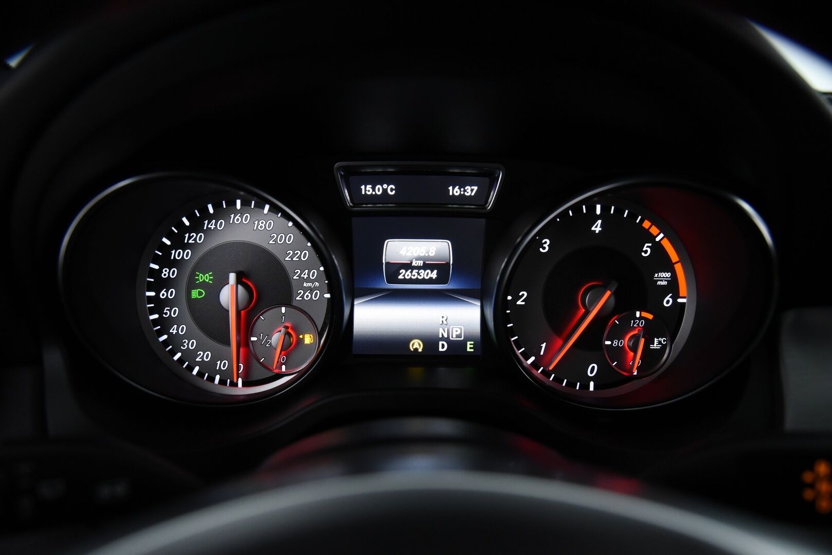 Mercedes-Benz GLA 2015 220 d 4Matic A Premium Business AMG * Webasto / ILS Xenon / Vakkari / Sähk. takaluukku * - AMG sisä- ja ulkopaketilla / Offroad paketti / Hyvällä huoltohistorialla! - HULLUT AVAJAISHULINAT KORKOTARJOUS 3,29 %