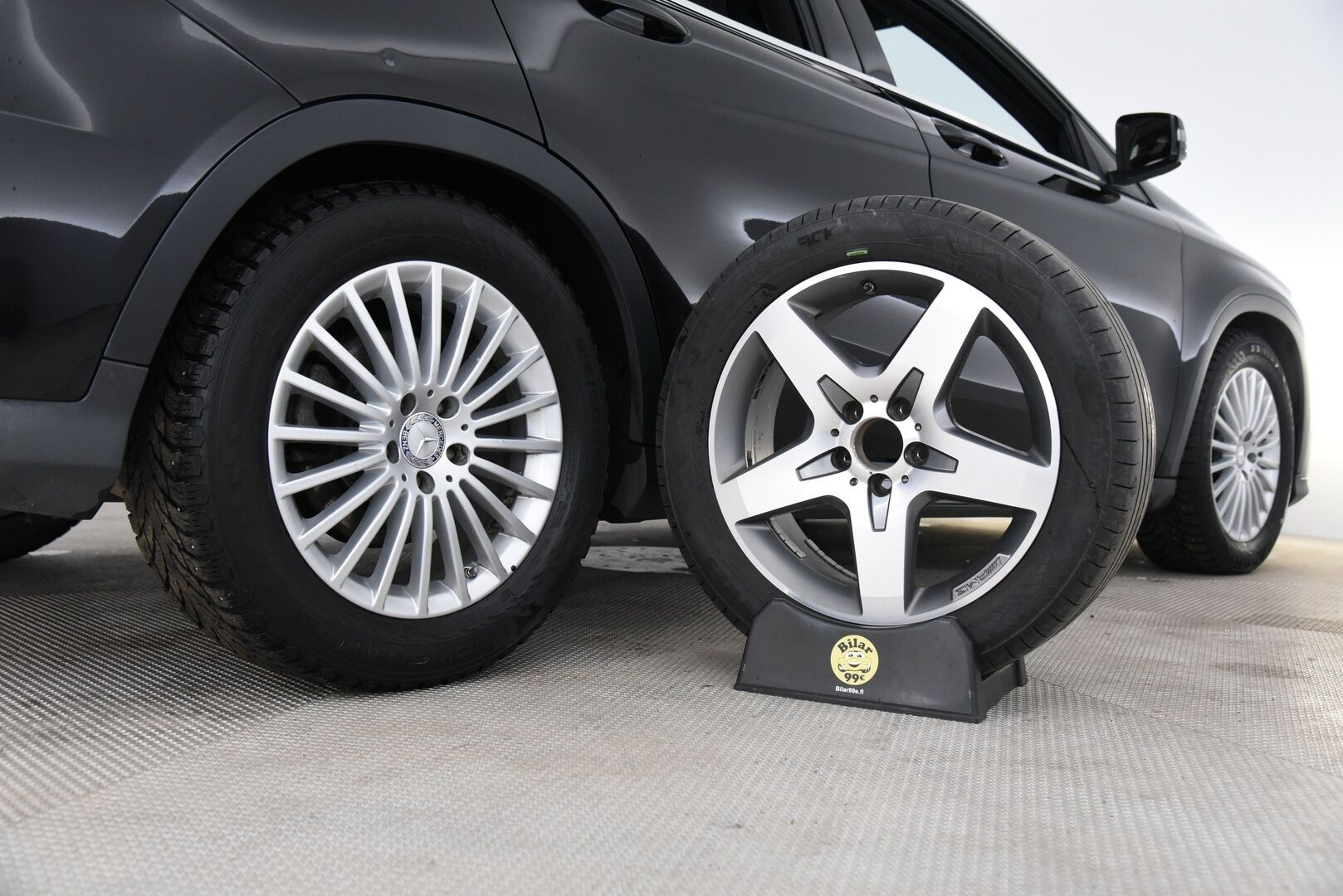 Mercedes-Benz GLA 2015 220 d 4Matic A Premium Business AMG * Webasto / ILS Xenon / Vakkari / Sähk. takaluukku * - AMG sisä- ja ulkopaketilla / Offroad paketti / Hyvällä huoltohistorialla! - HULLUT AVAJAISHULINAT KORKOTARJOUS 3,29 %