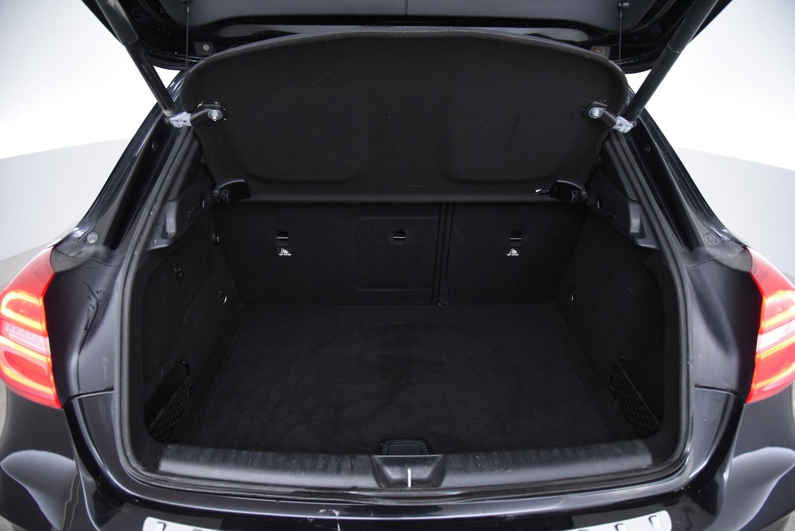 Mercedes-Benz GLA 2015 220 d 4Matic A Premium Business AMG * Webasto / ILS Xenon / Vakkari / Sähk. takaluukku * - AMG sisä- ja ulkopaketilla / Offroad paketti / Hyvällä huoltohistorialla! - HULLUT AVAJAISHULINAT KORKOTARJOUS 3,29 %