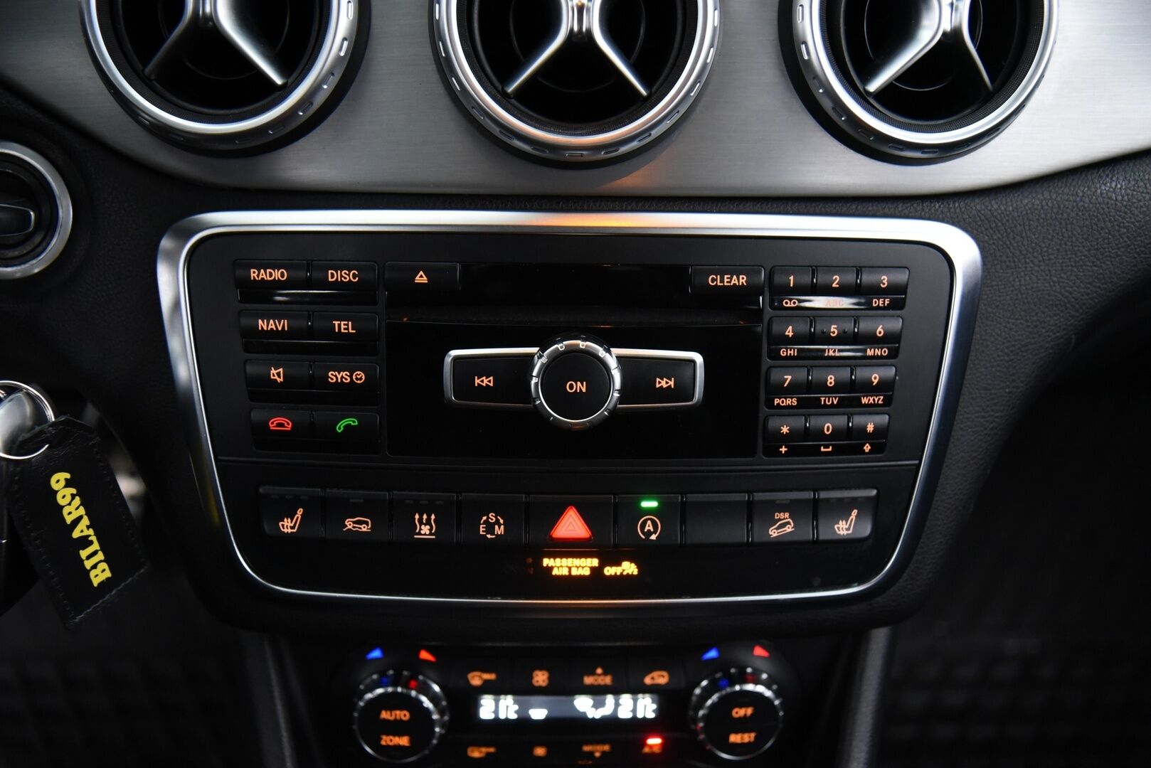 Mercedes-Benz GLA 2015 220 d 4Matic A Premium Business AMG / Webasto / ILS Xenon / Vakkari / Sähk. takaluukku / - AMG sisä- ja ulkopaketilla / Offroad paketti / Hyvällä huoltohistorialla! 