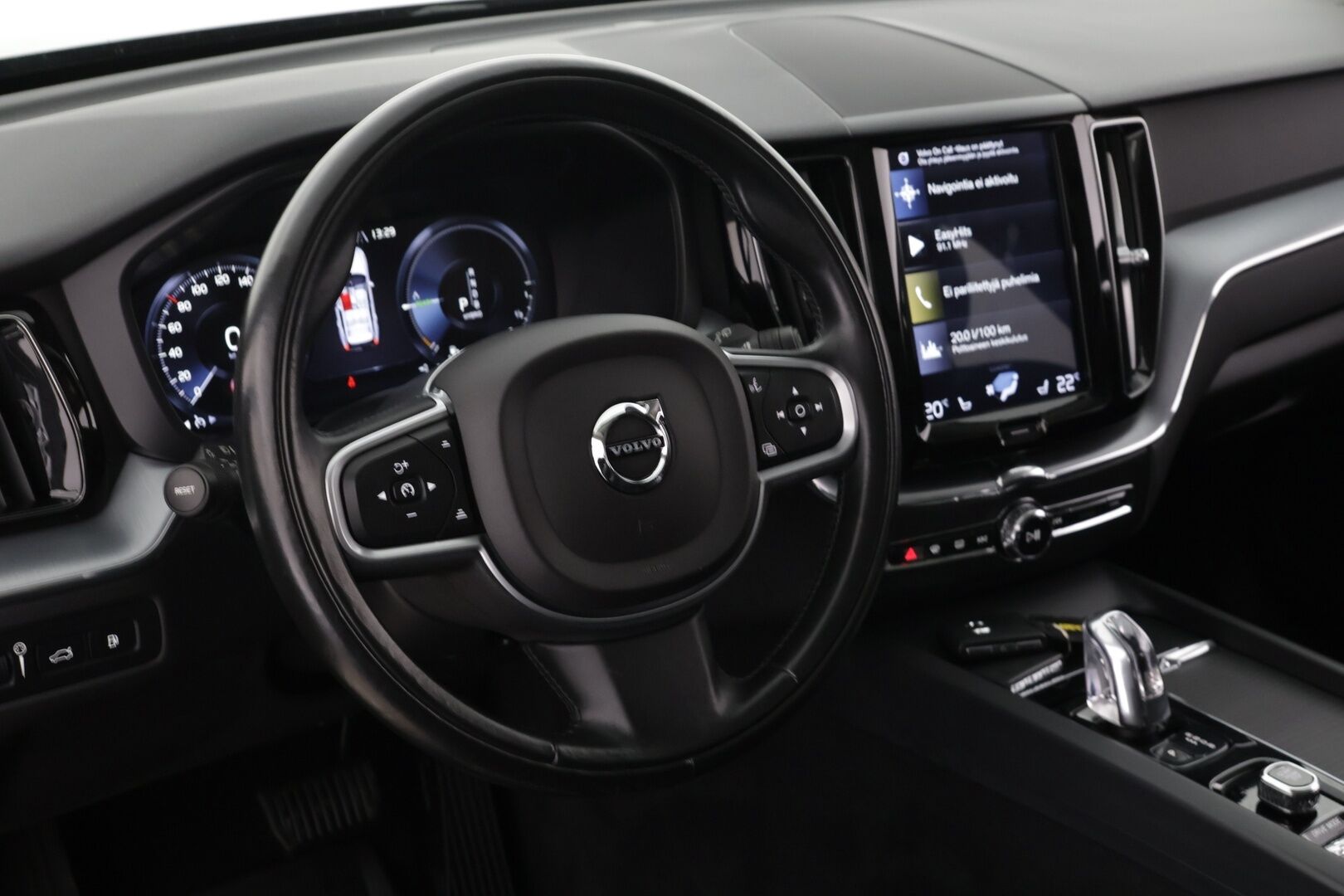 Volvo XC60 2018 T8 AWD Momentum aut  *ACC / Panoraama / Ilma-alusta!* - Luotettava neliveto / Huippu hieno / Kattavasti varusteltu!