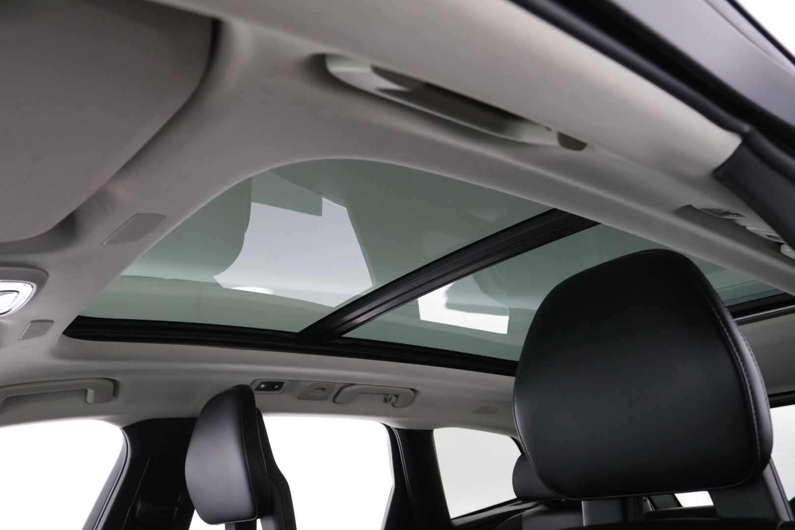 Volvo XC60 2018 T8 AWD Momentum aut  * ACC / Webasto / Panoraama / Ilma-alusta * - Luotettava neliveto / Huippu hieno / Kattavasti varusteltu! - HULLUT AVAJAISHULINAT KORKOTARJOUS 3,29 %