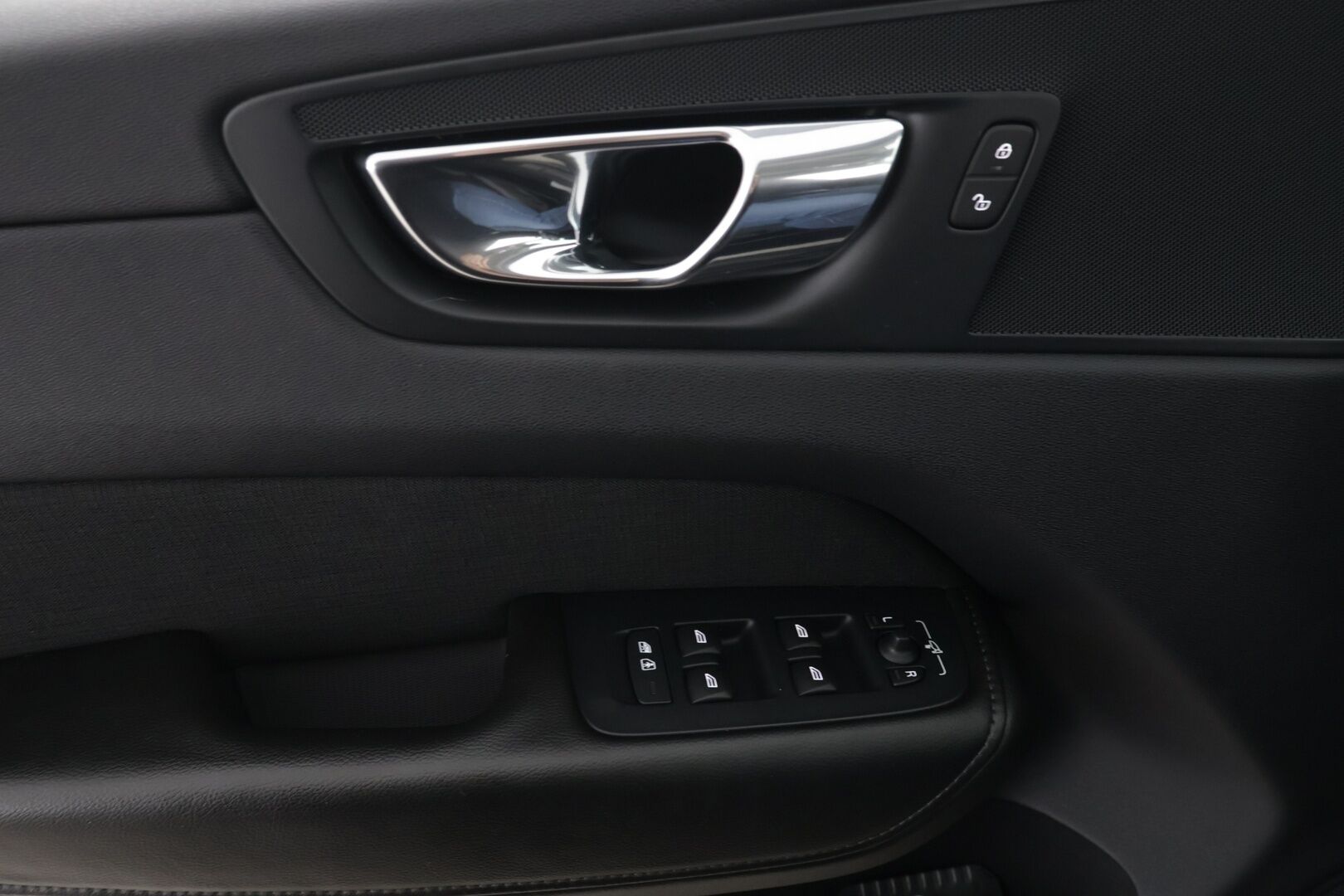 Volvo XC60 2018 T8 AWD Momentum aut  *ACC / Panoraama / Ilma-alusta!* - Luotettava neliveto / Huippu hieno / Kattavasti varusteltu!