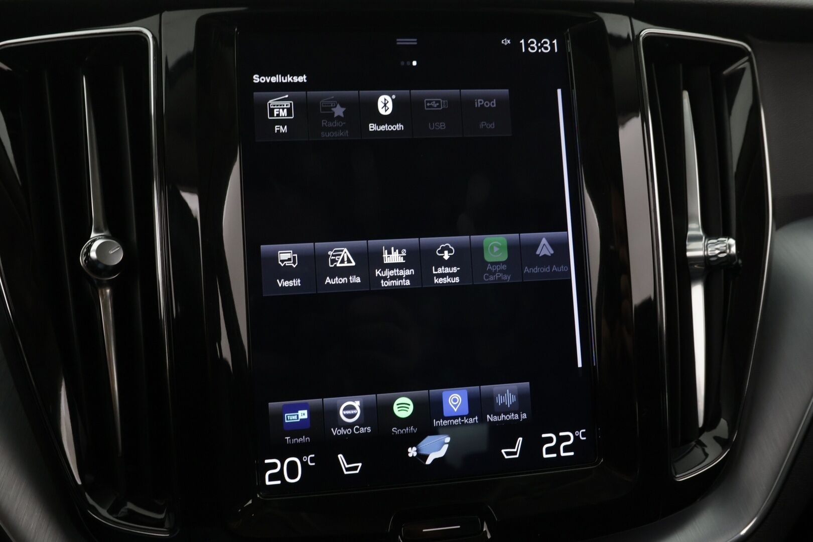 Volvo XC60 2018 T8 AWD Momentum aut  *ACC / Panoraama / Ilma-alusta!* - Luotettava neliveto / Huippu hieno / Kattavasti varusteltu!