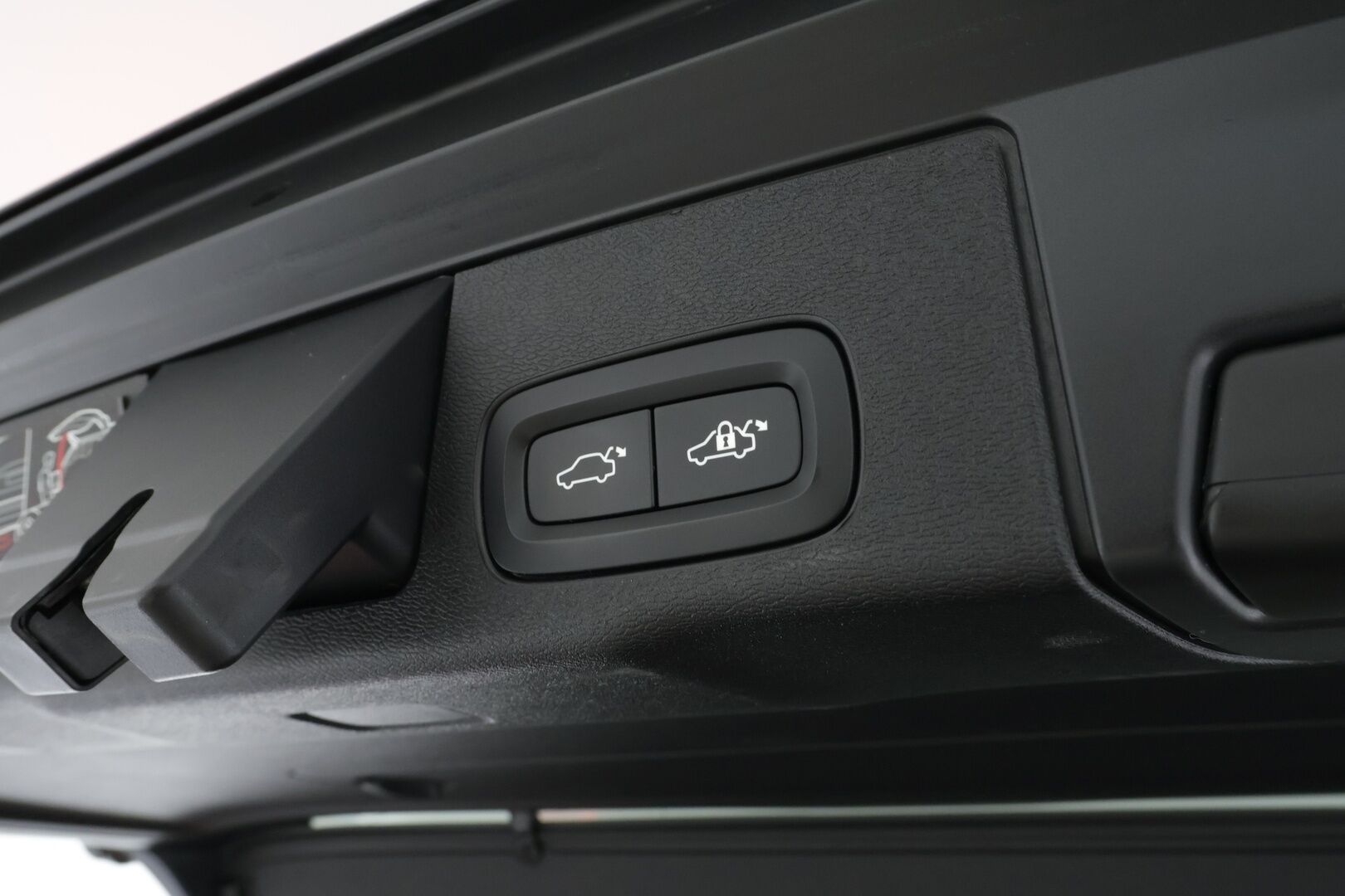 Volvo XC60 2018 T8 AWD Momentum aut  *ACC / Panoraama / Ilma-alusta!* - Luotettava neliveto / Huippu hieno / Kattavasti varusteltu!