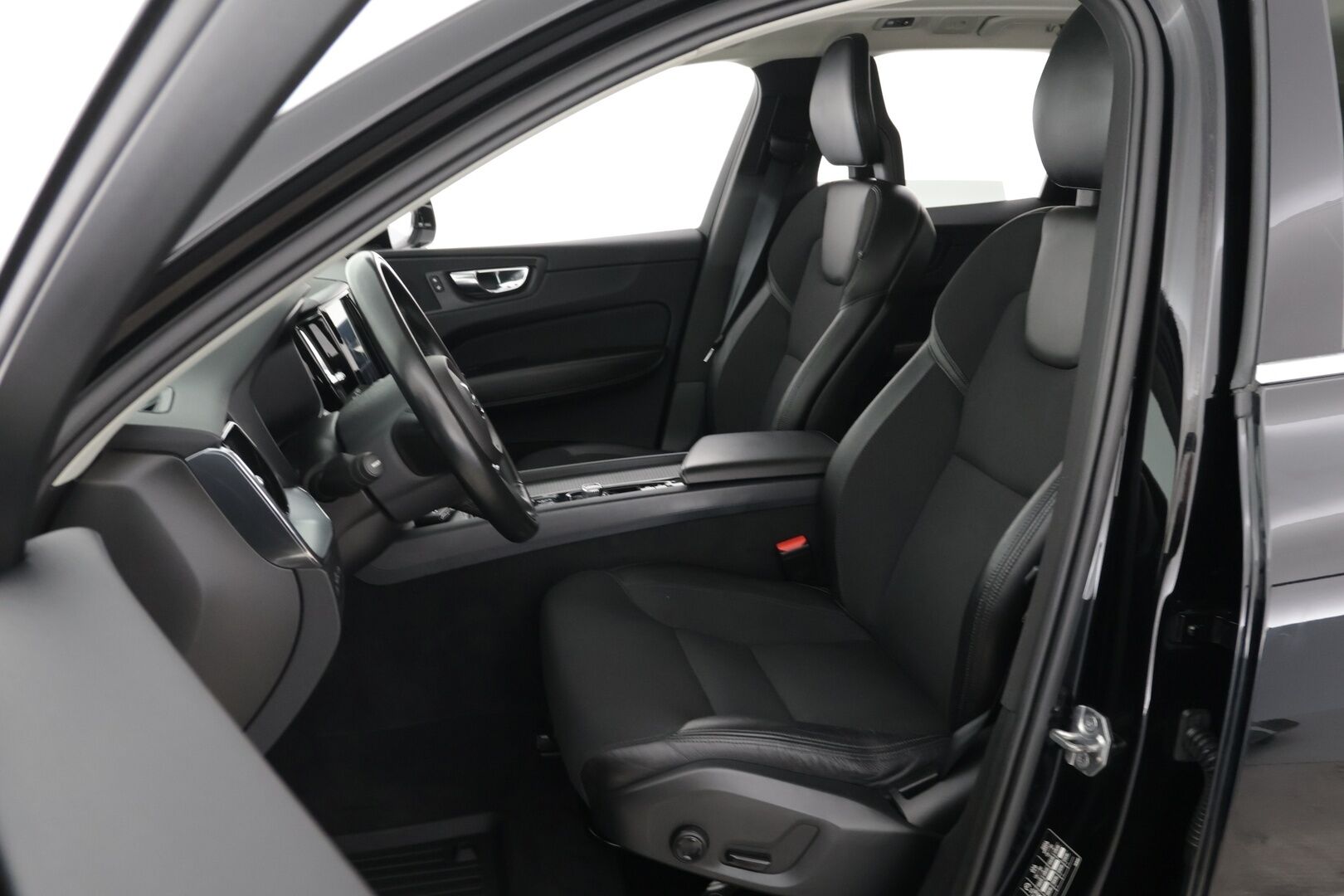 Volvo XC60 2018 T8 AWD Momentum aut  *ACC / Panoraama / Ilma-alusta!* - Luotettava neliveto / Huippu hieno / Kattavasti varusteltu!