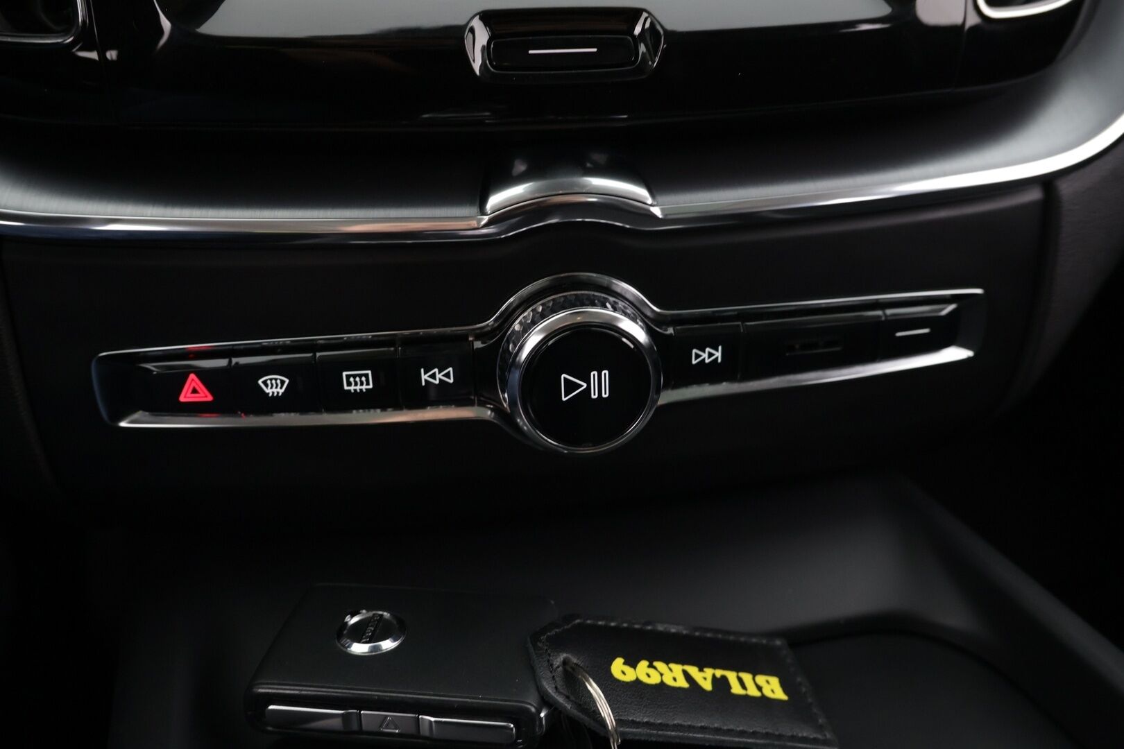 Volvo XC60 2018 T8 AWD Momentum aut  *ACC / Panoraama / Ilma-alusta!* - Luotettava neliveto / Huippu hieno / Kattavasti varusteltu!