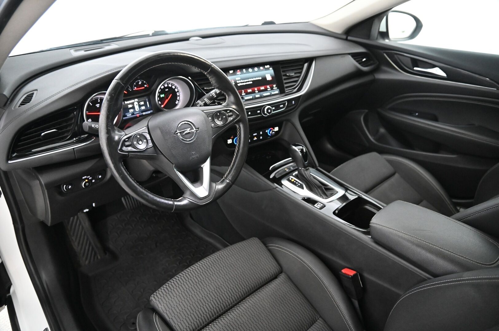 Opel Insignia 2018 Sports Tourer Innovation 1,6 CDTI ECOTEC *Webasto / KeylessGo / Ratinlämmitin / Koukku / tutkat* - *2x alut / Juuri huollettu / siisti juuri saapunut*