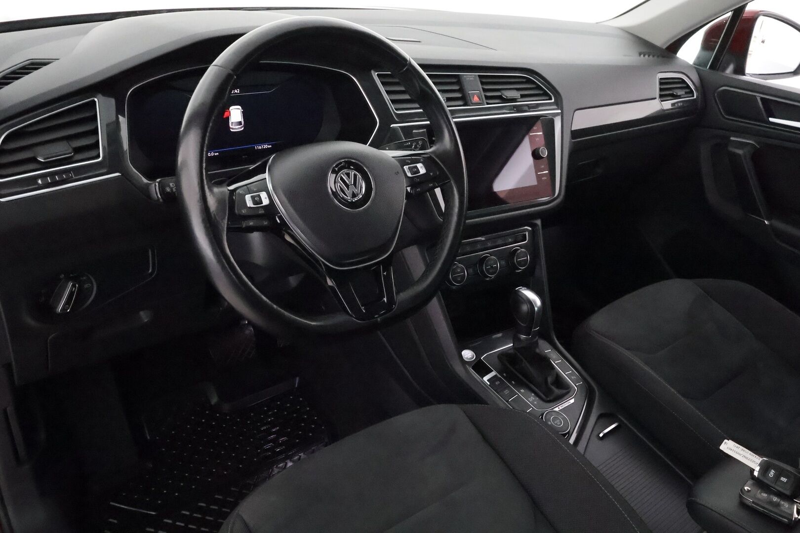Volkswagen Tiguan 2018 2,0 TSI 132 kW 4MOTION DSG Aut ** Suomiauto /  Webasto / Adapt.vakkari / Koukku / KeyLess / P.tutkat - Kangas-Alcantara / 2x renkaat / Digimittaristo