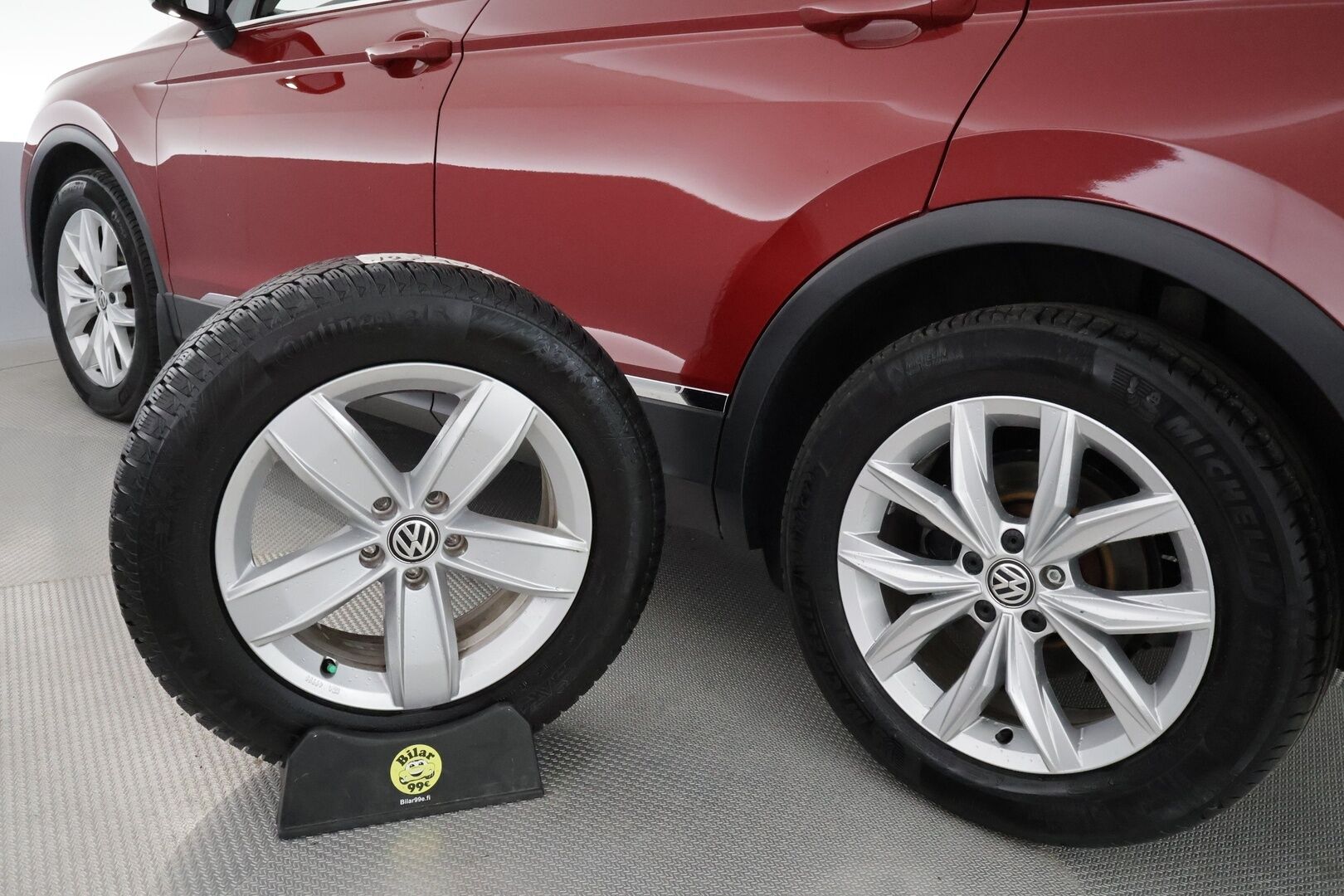 Volkswagen Tiguan 2018 2,0 TSI 132 kW 4MOTION DSG Aut ** Suomiauto /  Webasto / Adapt.vakkari / Koukku / KeyLess / P.tutkat - Kangas-Alcantara / 2x renkaat / Digimittaristo
