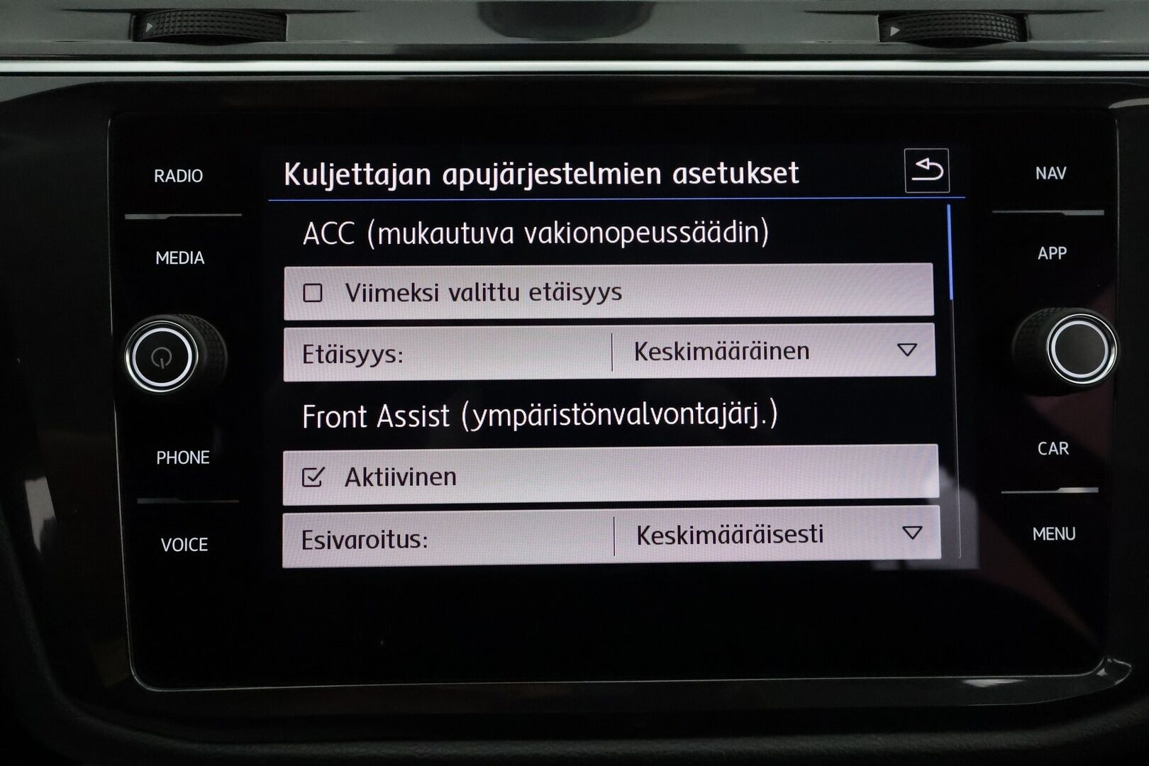 Volkswagen Tiguan 2018 2,0 TSI 132 kW 4MOTION DSG Aut ** Suomiauto /  Webasto / Adapt.vakkari / Koukku / KeyLess / P.tutkat - Kangas-Alcantara / 2x renkaat / Digimittaristo