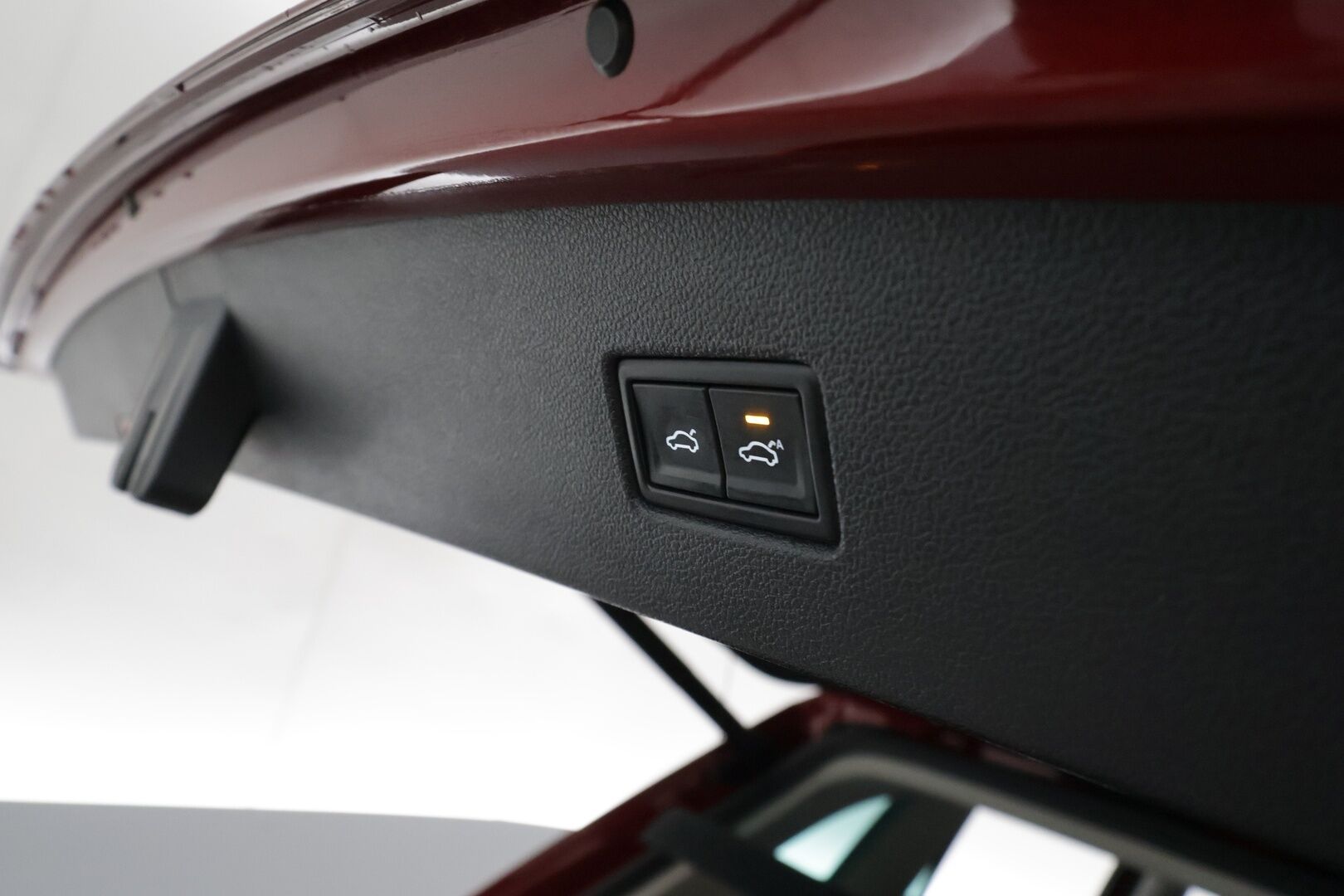 Volkswagen Tiguan 2018 2,0 TSI 132 kW 4MOTION DSG Aut ** Suomiauto /  Webasto / Adapt.vakkari / Koukku / KeyLess / P.tutkat - Kangas-Alcantara / 2x renkaat / Digimittaristo