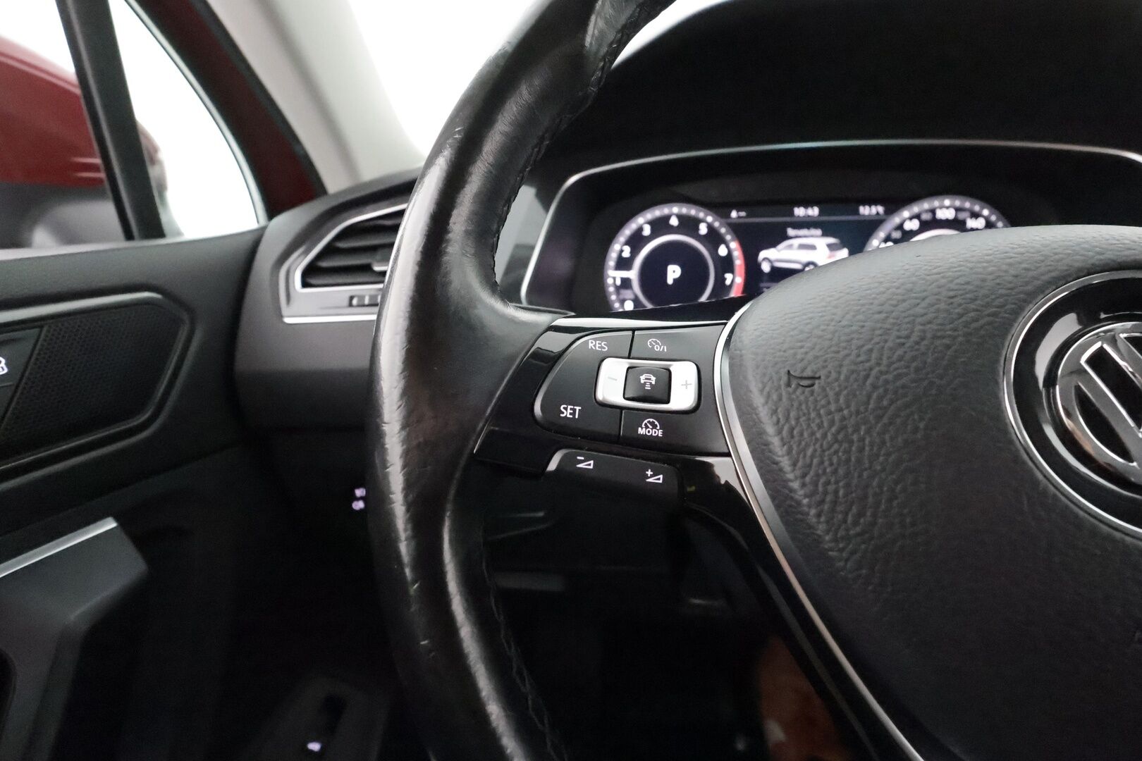 Volkswagen Tiguan 2018 2,0 TSI 132 kW 4MOTION DSG Aut ** Suomiauto /  Webasto / Adapt.vakkari / Koukku / KeyLess / P.tutkat - Kangas-Alcantara / 2x renkaat / Digimittaristo