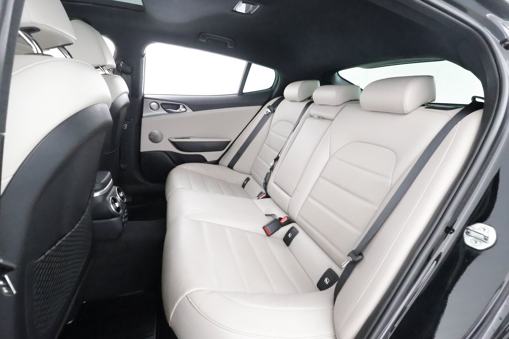 Kia Stinger 2018 3,3 T-GDI AWD GT A/T - | ACC | Ilm. sporttinahat | Muistipenkki | H/K | Kattoluukku | 360° | HUD | Lane Assist | BSM | Lämm. ratti | LED | Apple & Android | 2x renkaat aluin |