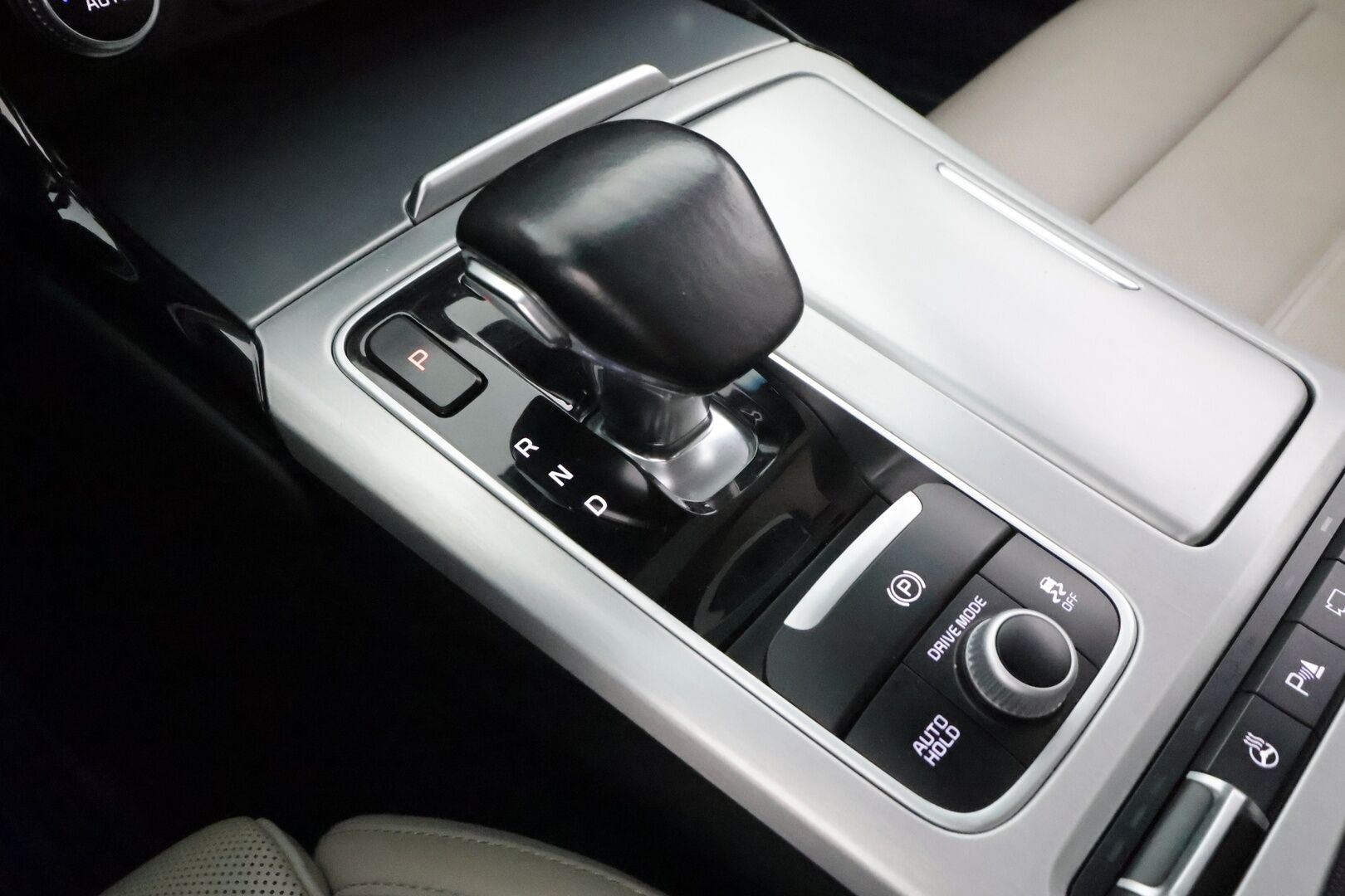 Kia Stinger 2018 3,3 T-GDI AWD GT A/T - | ACC | Ilm. sporttinahat | Muistipenkki | H/K | Kattoluukku | 360° | HUD | Lane Assist | BSM | Lämm. ratti | LED | Apple & Android | 2x renkaat aluin |