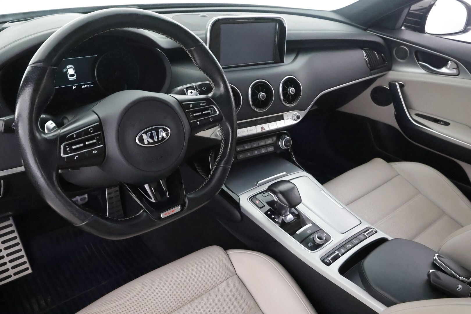 Kia Stinger 2018 3,3 T-GDI AWD GT A/T - | ACC | Ilm. sporttinahat | Muistipenkki | H/K | Kattoluukku | 360° | HUD | Lane Assist | BSM | Lämm. ratti | LED | Apple & Android | 2x renkaat aluin |