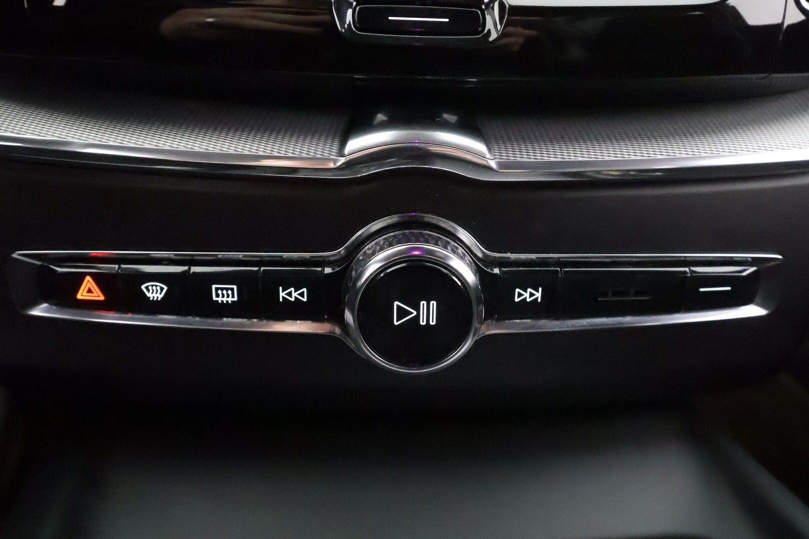 Volvo XC60 2018 D4 AWD Business R-Design aut * ACC / B&W / P.tutkat / Muistipenkki / LED / Navi / Koukku / Sporttipenkit * - Webasto / Keyless / Suomi-auto / 2x renkaat aluvantein - HULLU BLACKWEEK KORKOTARJOUS 2,49%