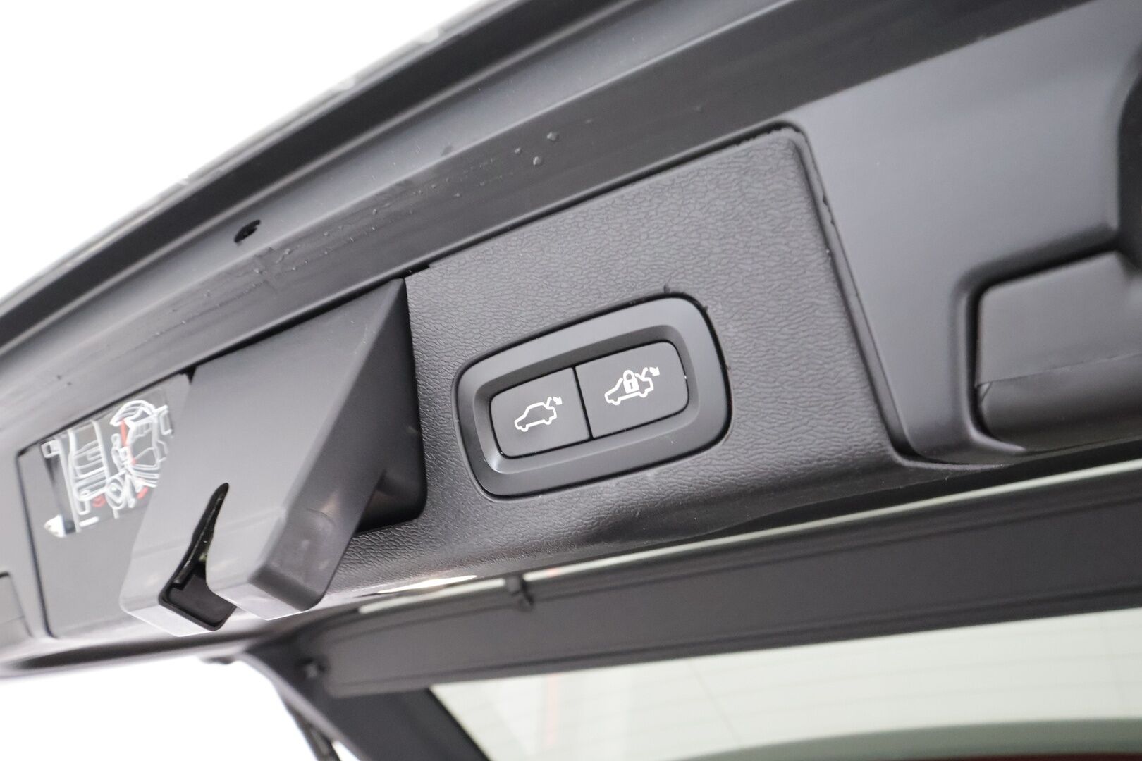 Volvo XC60 2018 D4 AWD Business R-Design aut * ACC / B&W / P.tutkat / Muistipenkki / LED / Navi / Koukku / Sporttipenkit * - Webasto / Keyless / Suomi-auto / 2x renkaat aluvantein - HULLU BLACKWEEK KORKOTARJOUS 2,49%