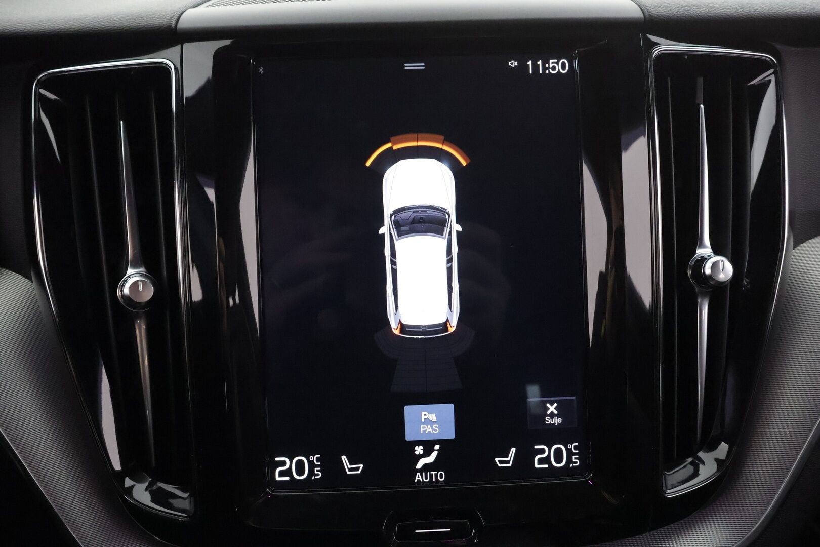 Volvo XC60 2018 D4 AWD Business R-Design aut * ACC / B&W / P.tutkat / Muistipenkki / LED / Navi / Koukku / Sporttipenkit * - Webasto / Keyless / Suomi-auto / 2x renkaat aluvantein 