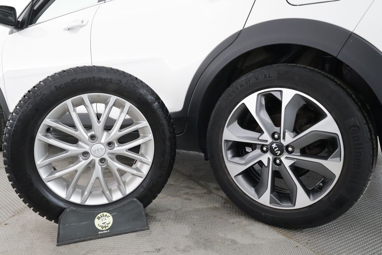 Kia Stonic 2018 1,0 T-GDI ISG 120hv EX Design EcoDynamics - | Vakkari | Koukku | Puolinahat | P.kamera | Lämm. ratti | Lohko+sisälämmitin | Apple & Android | Aut. ilmastointi | 2x renkaat aluin | Huoltokirja |